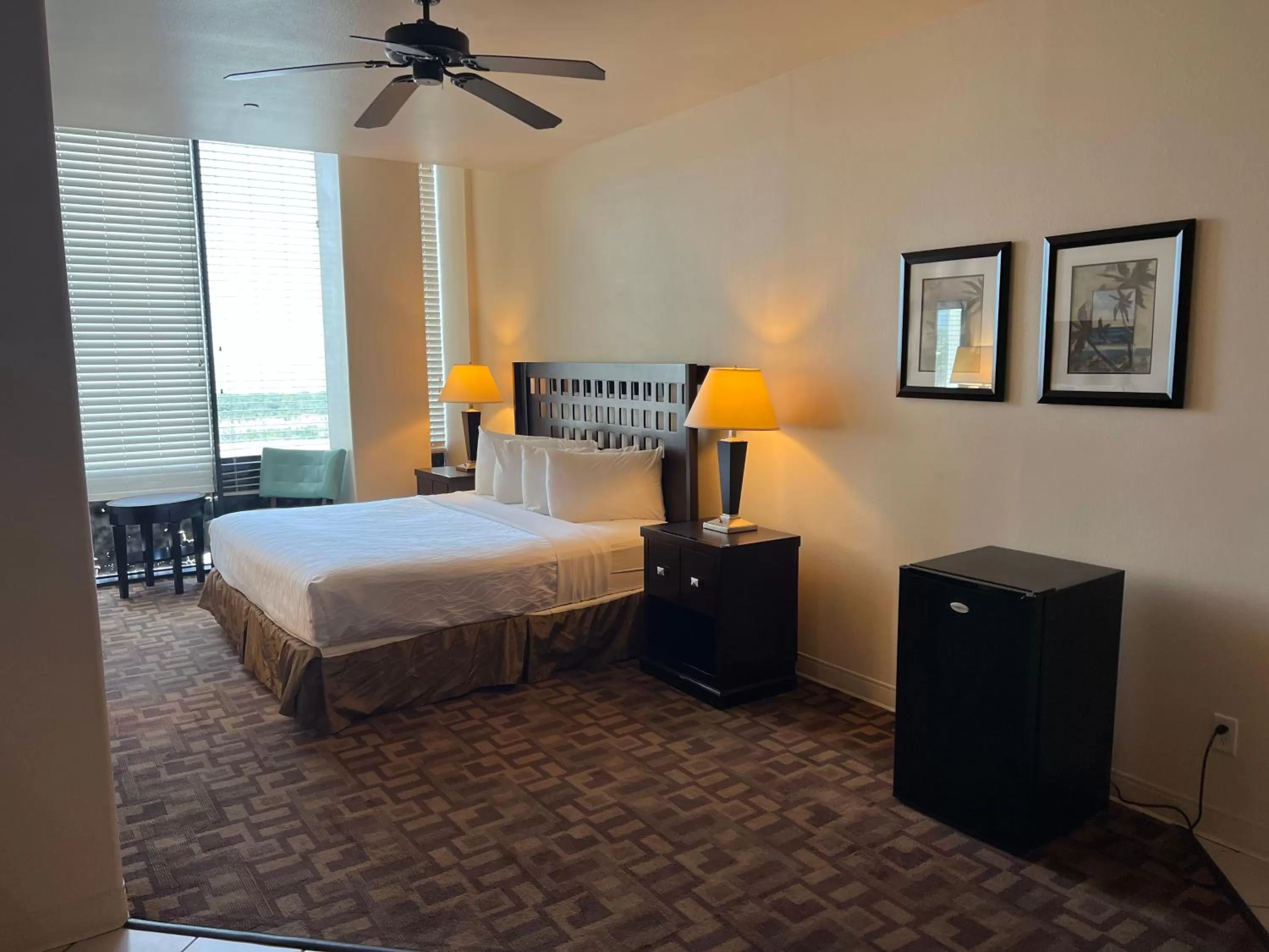 Deluxe King with Kitchenette and Sofa Bed in Sunchase Inn & Suites