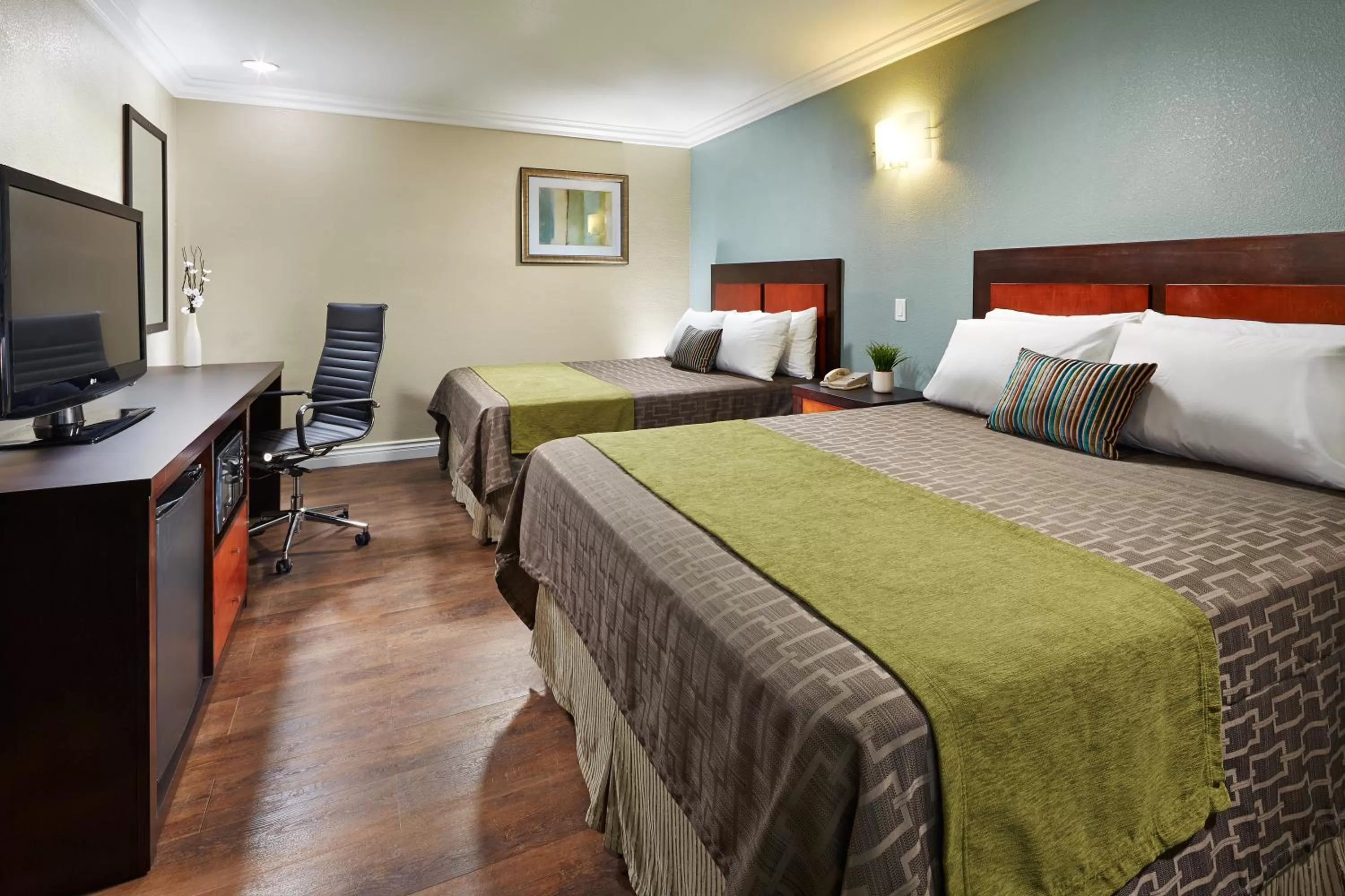 Queen Room with Two Queen Beds - Non-Smoking in American Inn Downey