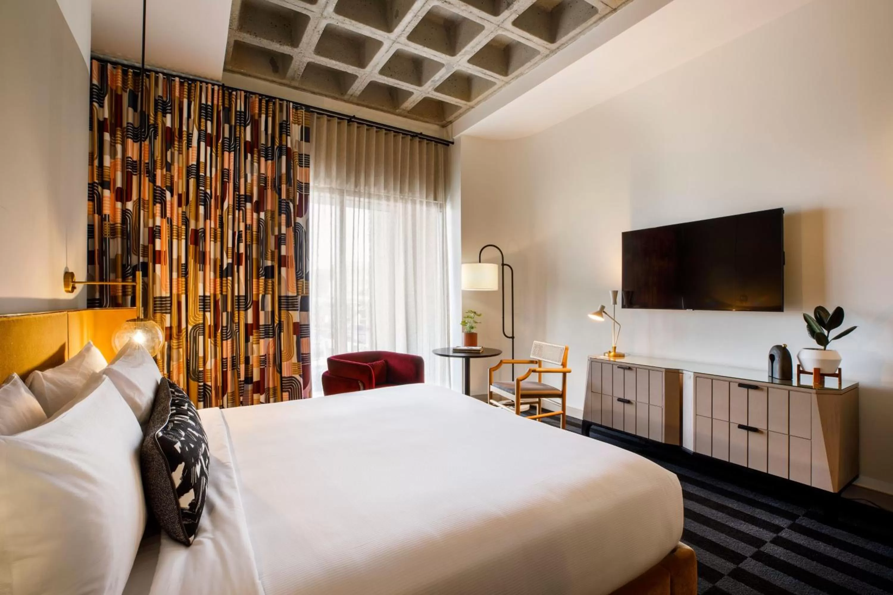 Deluxe King Room with City View in Hotel Indy, Indianapolis, a Tribute Portfolio Hotel