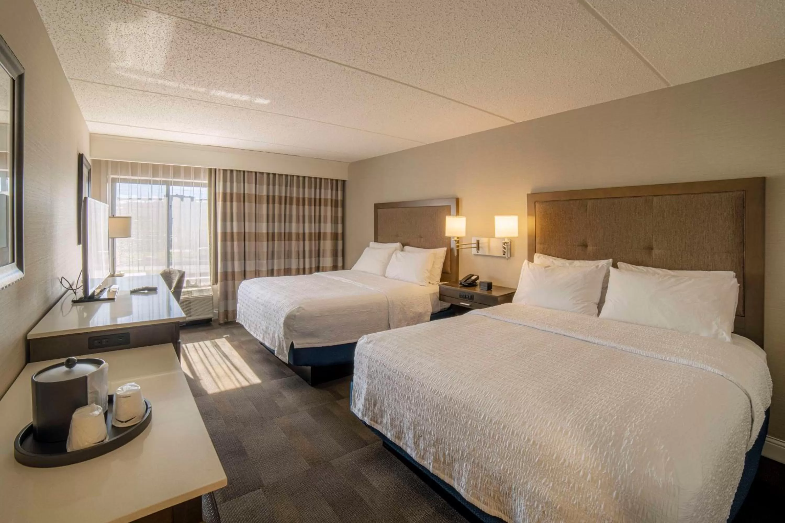 Superior Queen Room in Hampton Inn Carlstadt At The Meadowlands