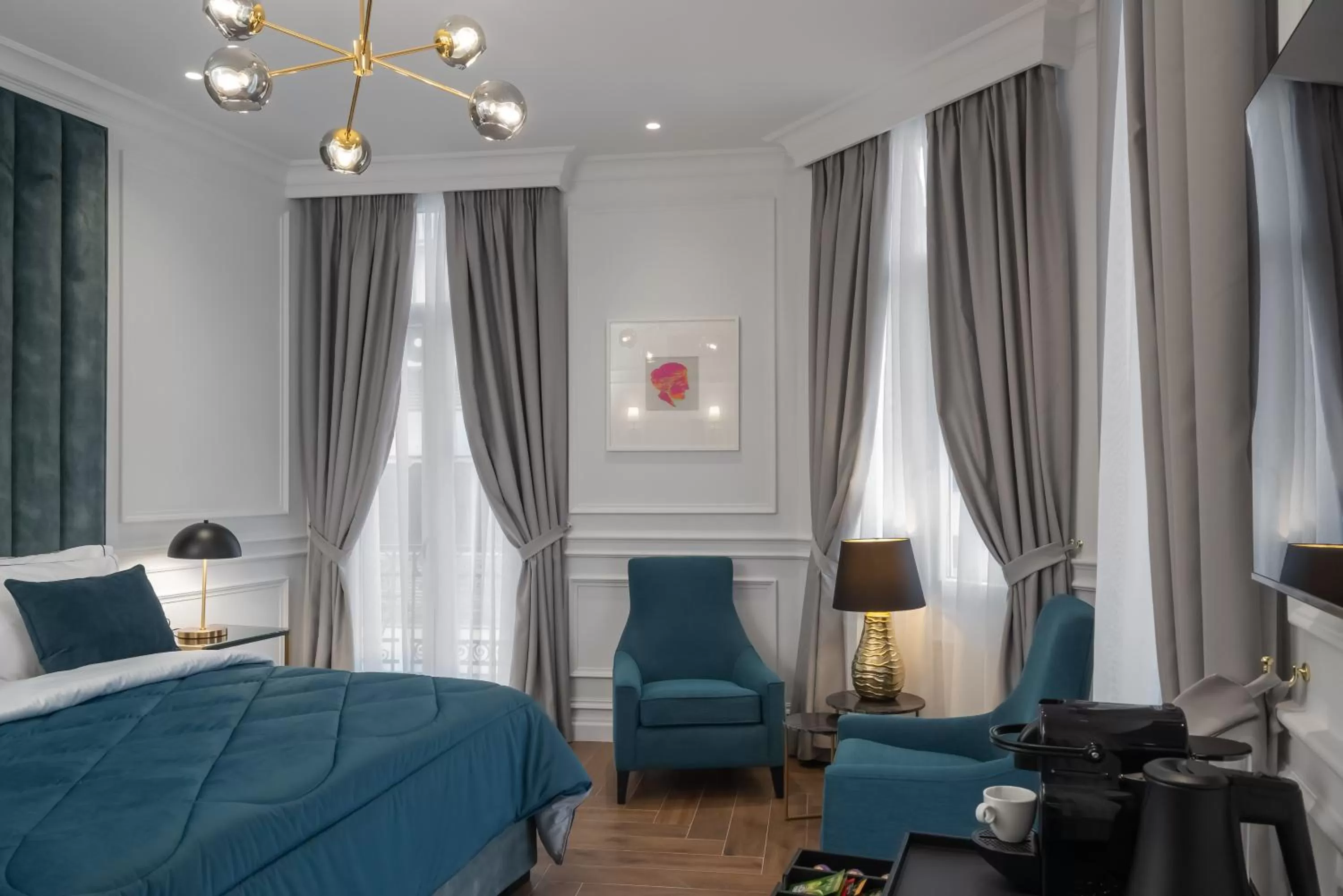 Corner Suite in Praxitelous Luxury Suites