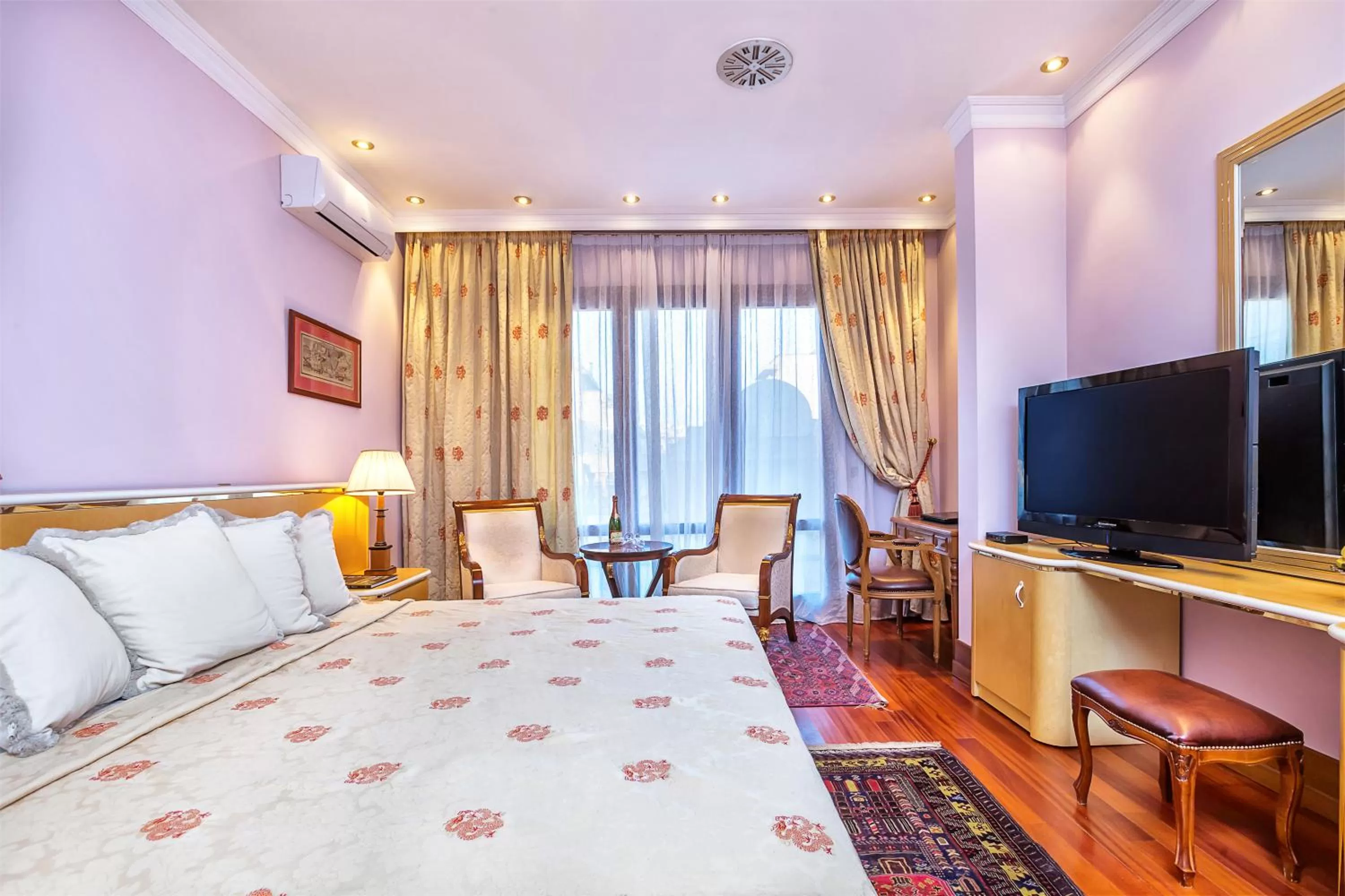 Suite in Minerva Premier Hotel