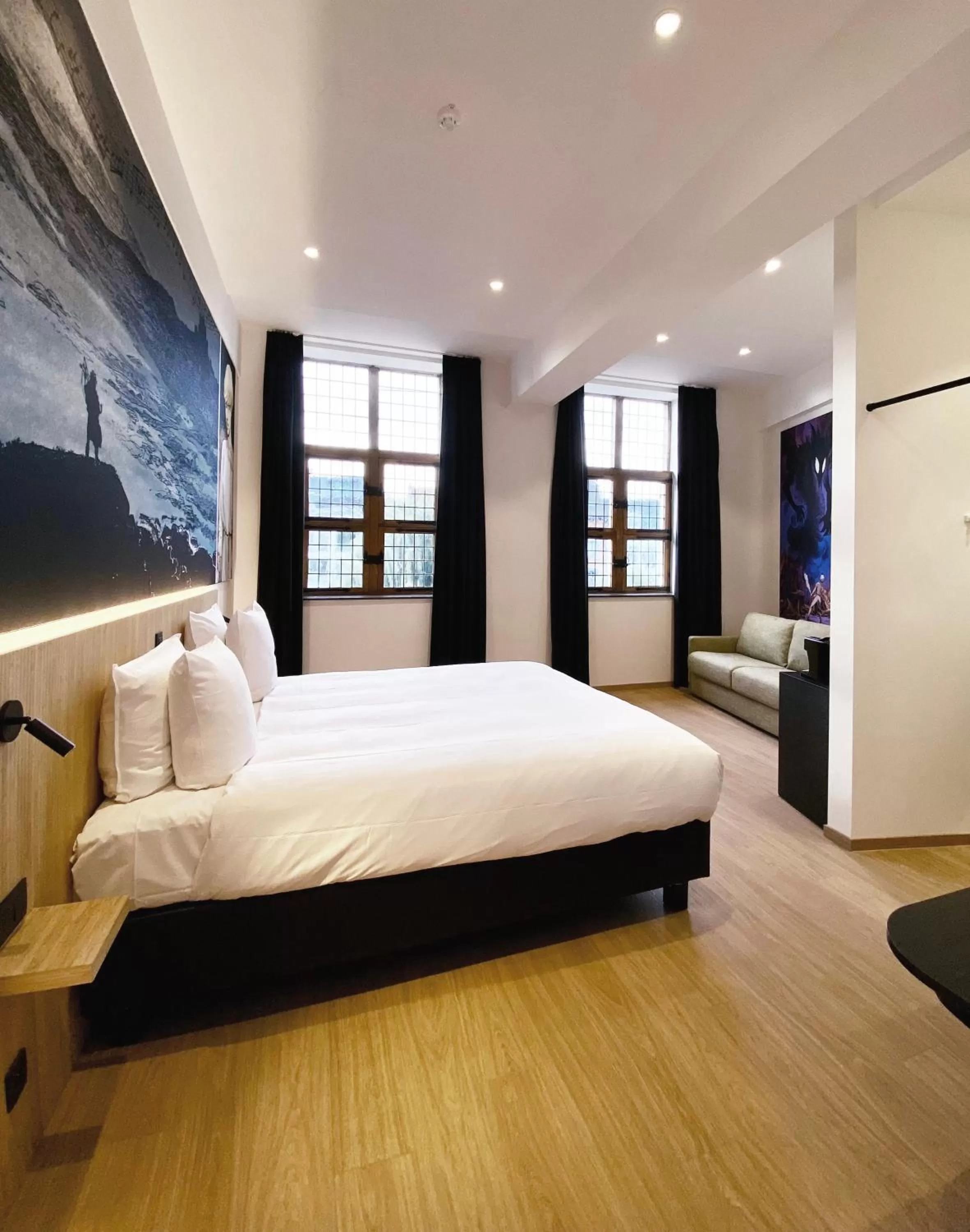 Family Canal View in Comic Art Hotel