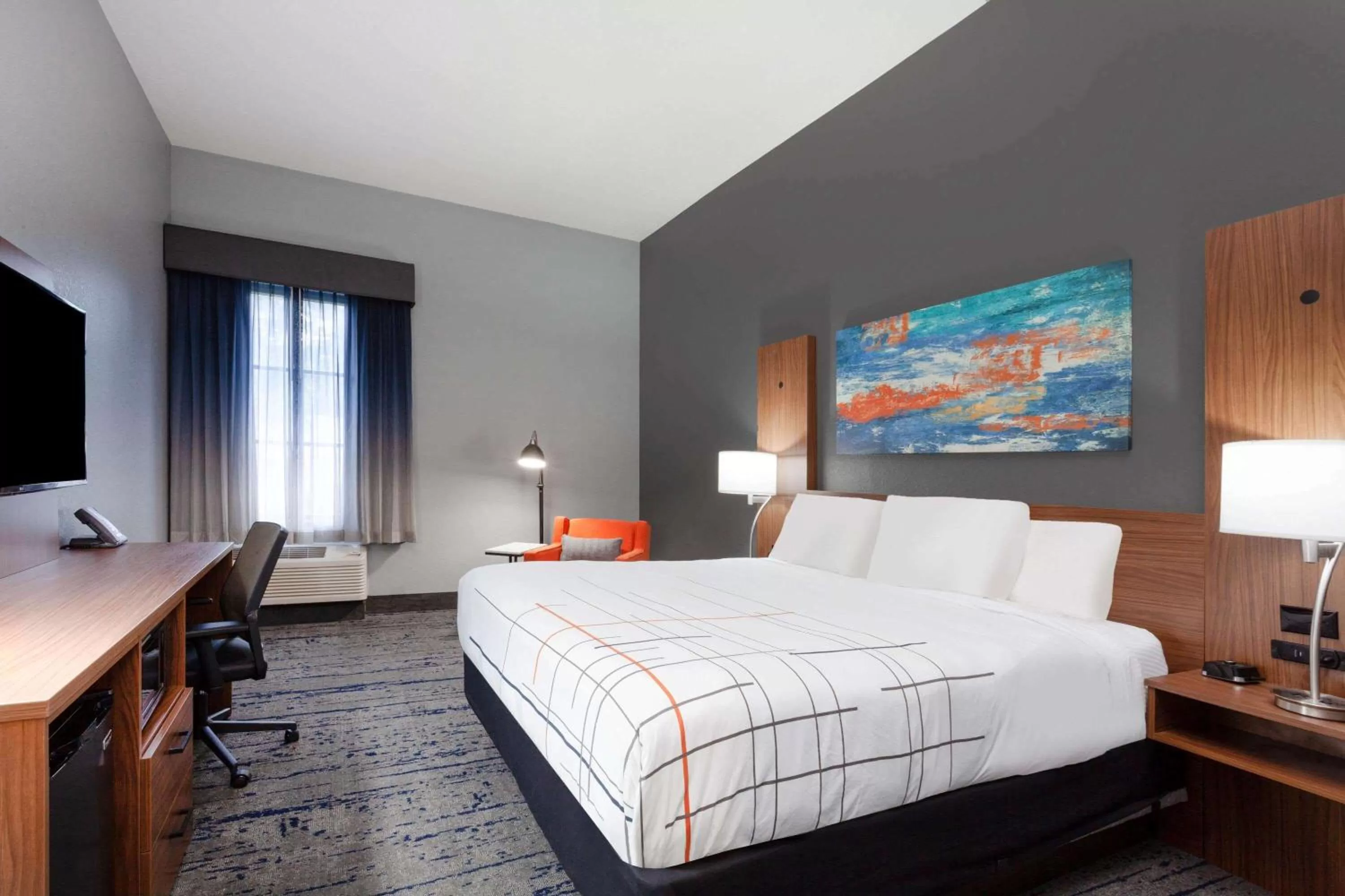 Deluxe King Room in La Quinta by Wyndham St. Petersburg Northeast *Newly Renovated