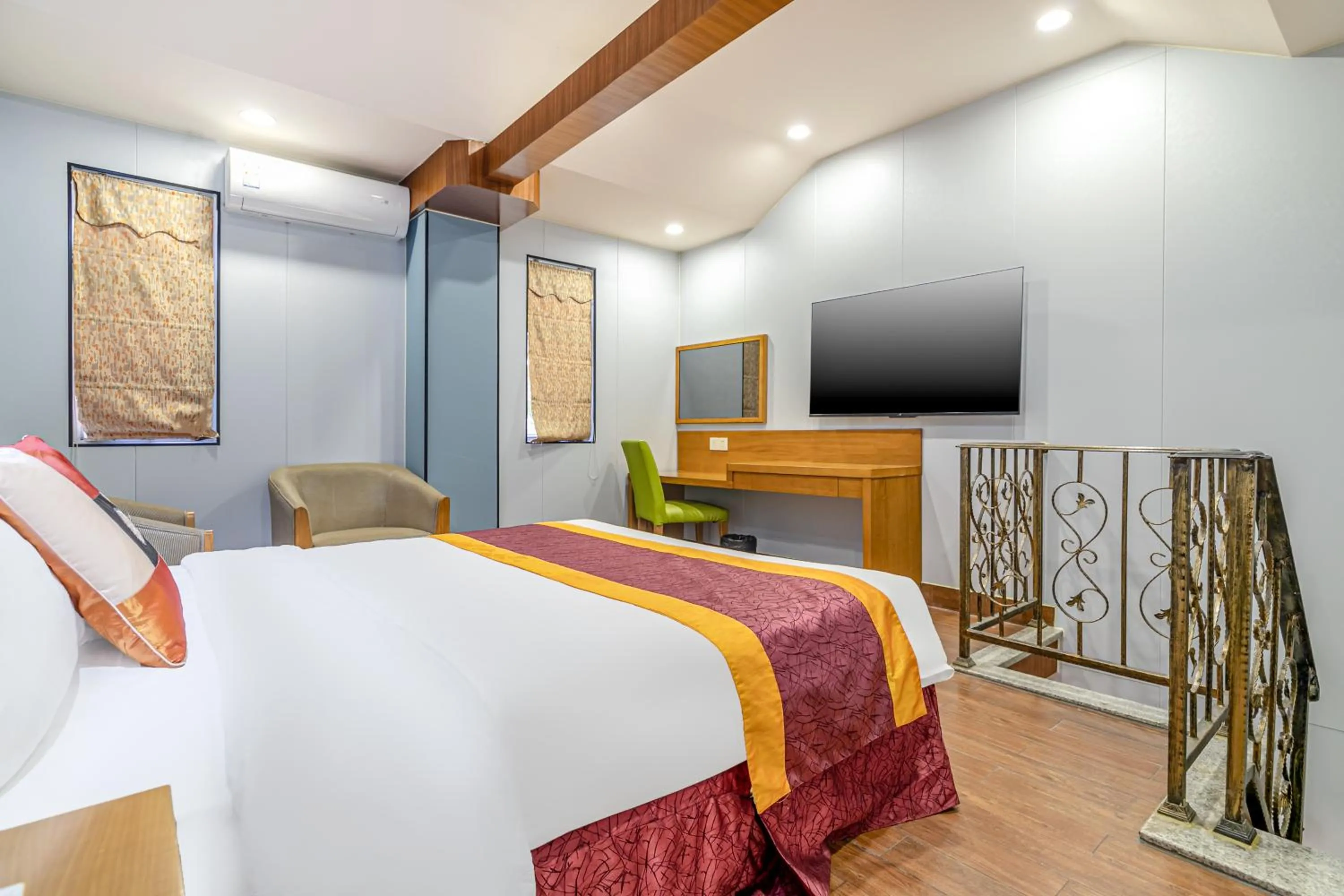 Duplex Suite Queen Bed in Guangzhou The Royal Garden Hotel