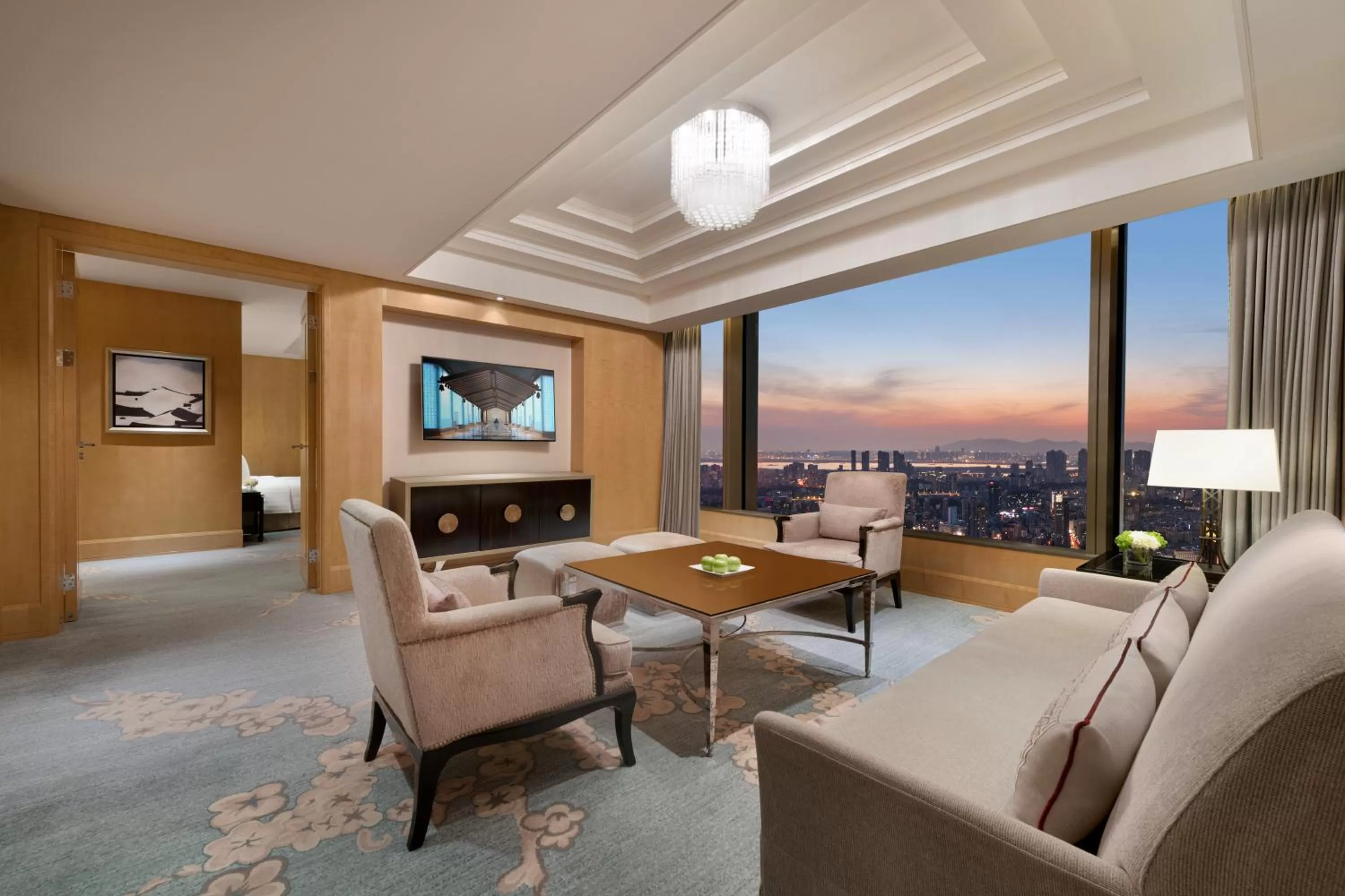 Executive Suite Lake View King Room in Shangri-La Nanjing
