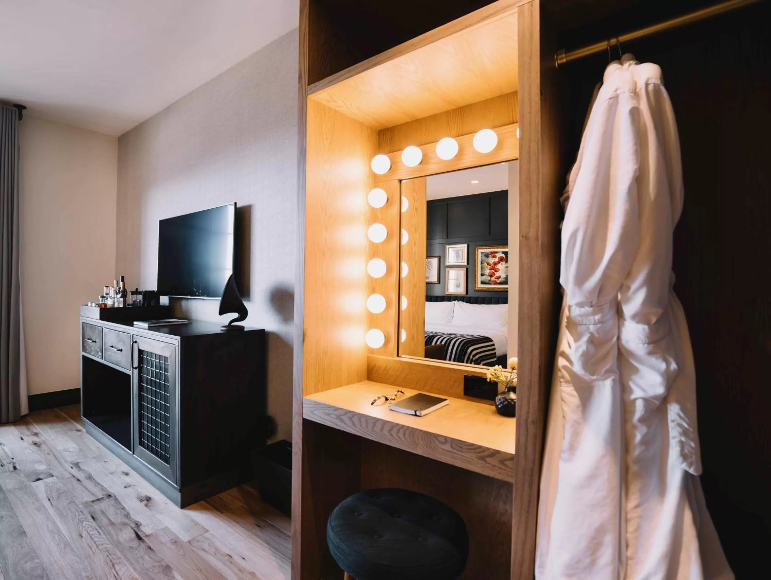 Juliette Queen in The Ramble Hotel