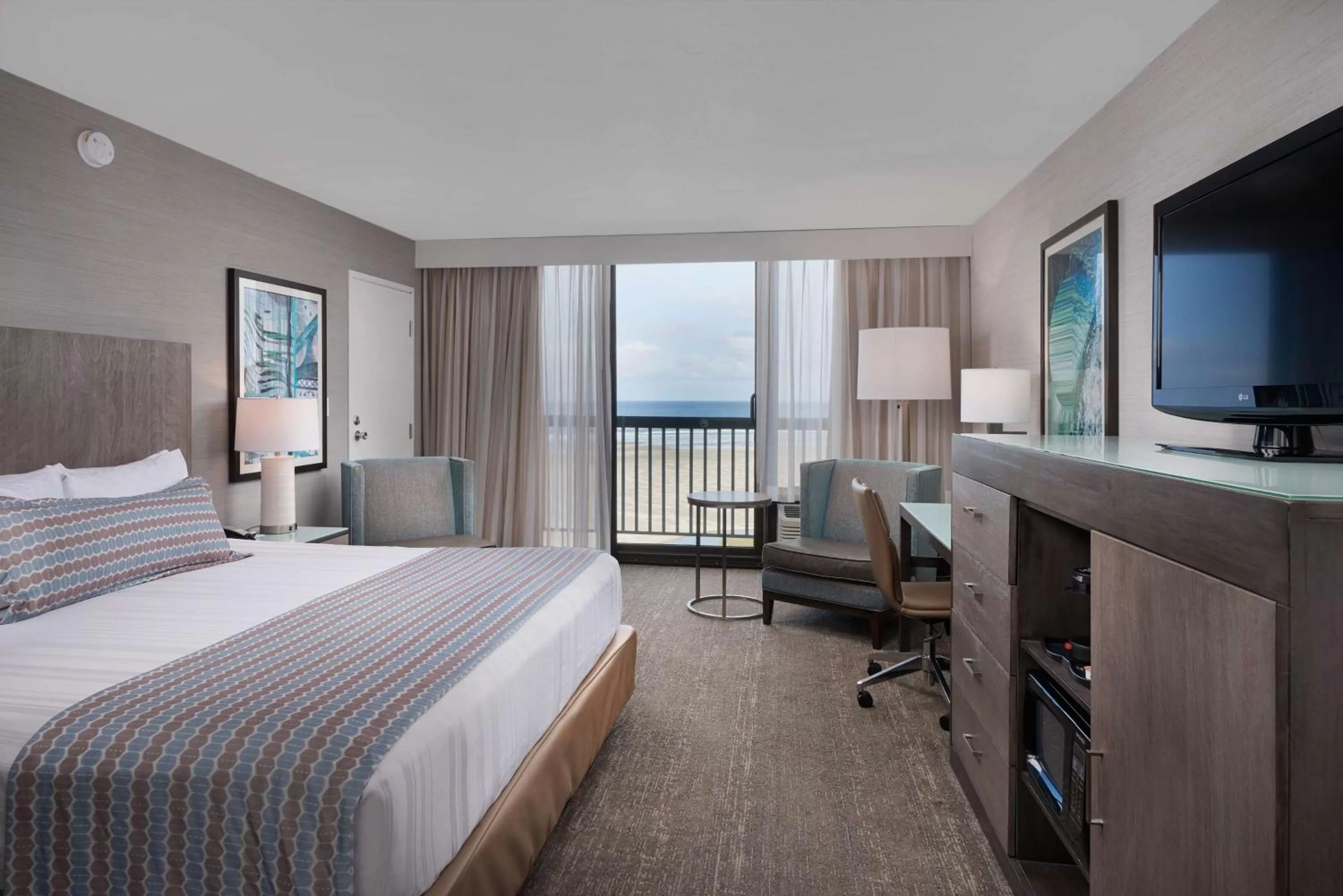 Queen Room - Ocean View in Best Western Plus Agate Beach Inn