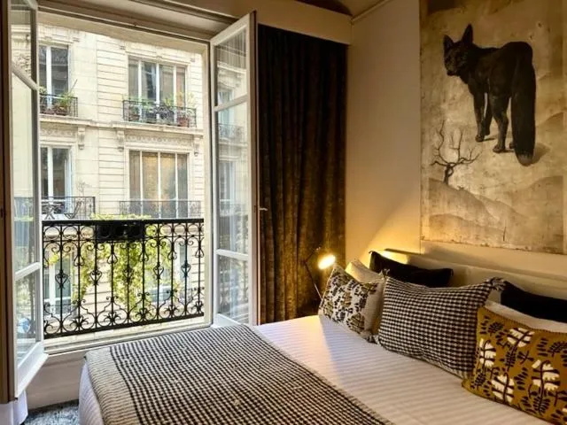 Superior Double Room with Balcony in Beausejour Ranelagh