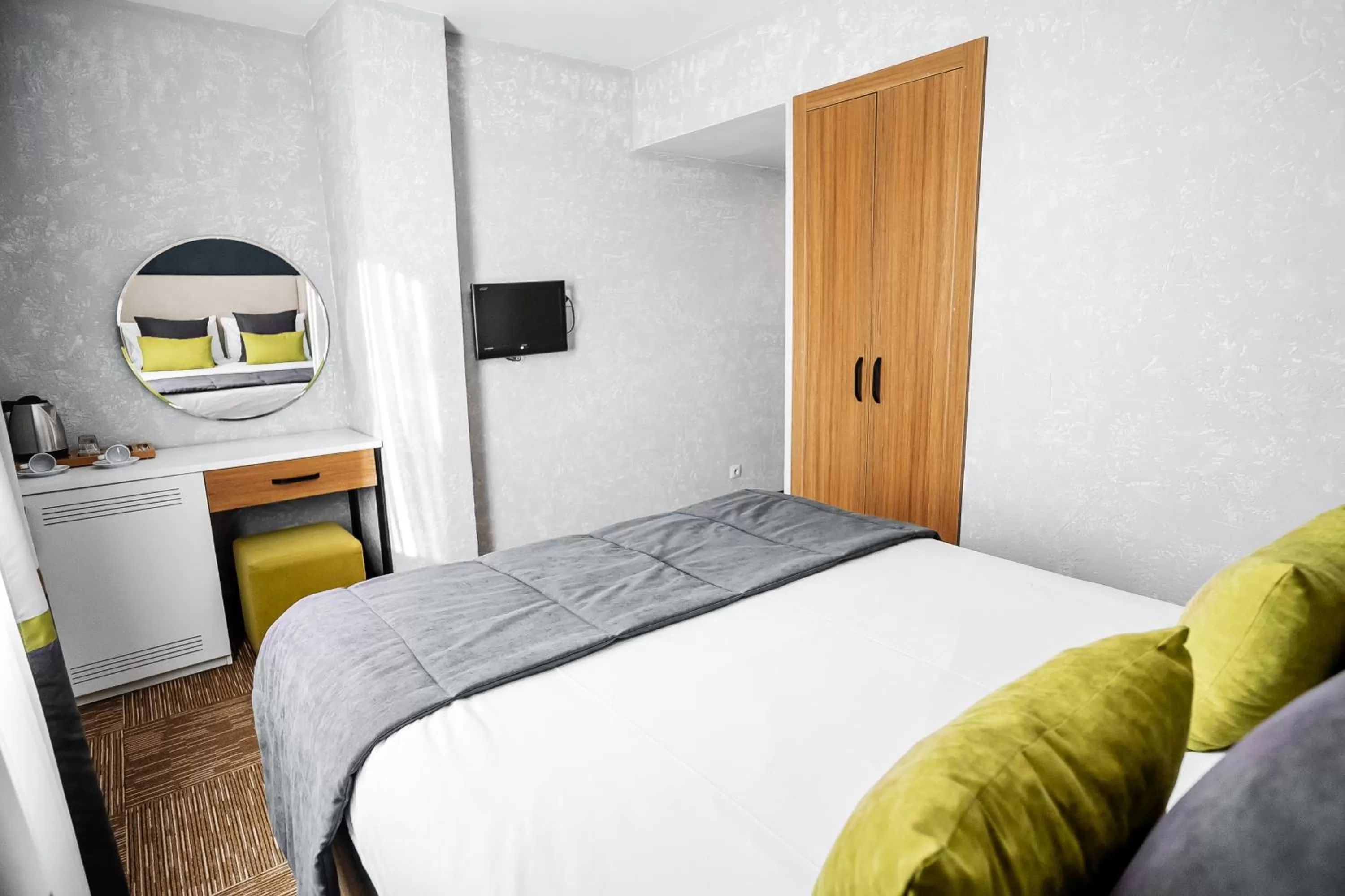 Single Room in Carlton Hotel