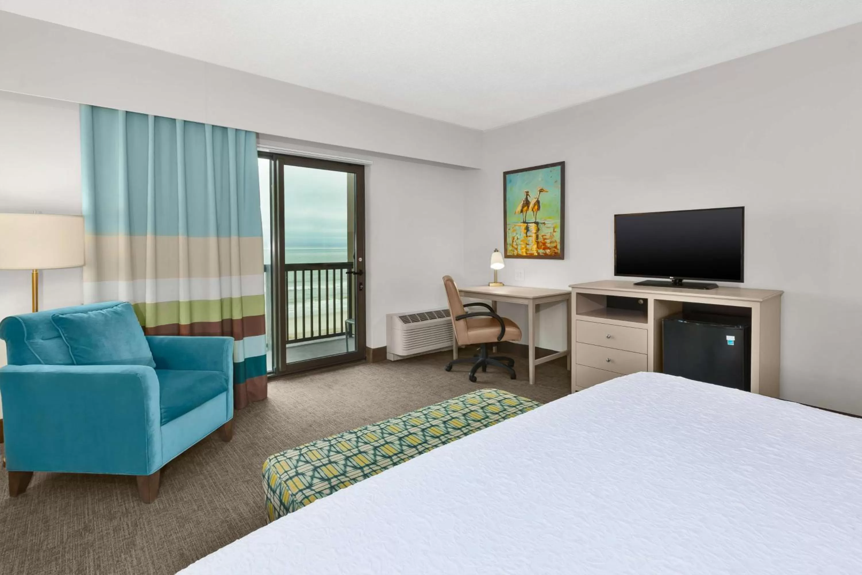 King Room with Balcony - Ocean Front in Hampton Inn & Suites by Hilton Carolina Beach Oceanfront