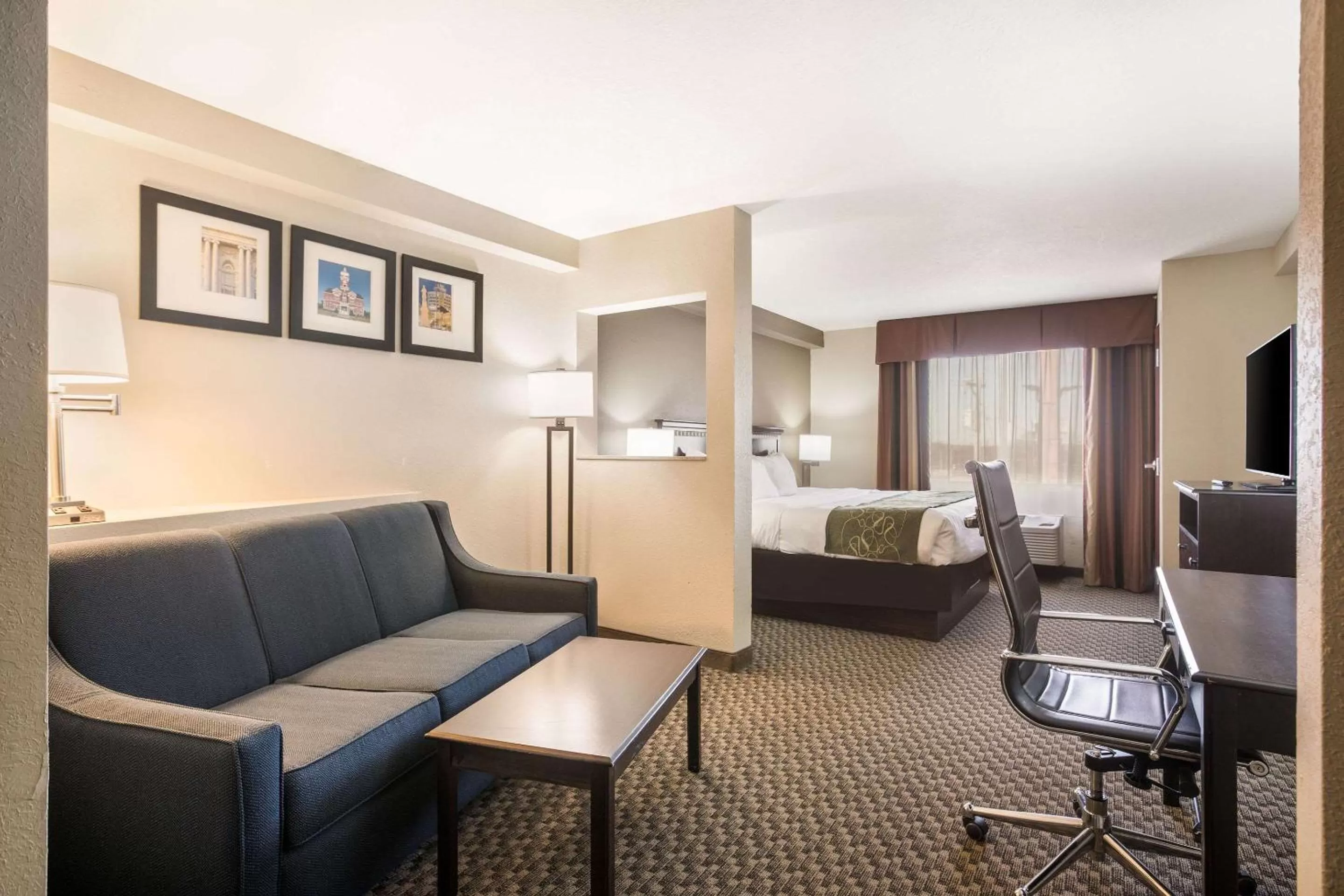 King Suite - Non-Smoking in Comfort Suites Forsyth near I-75