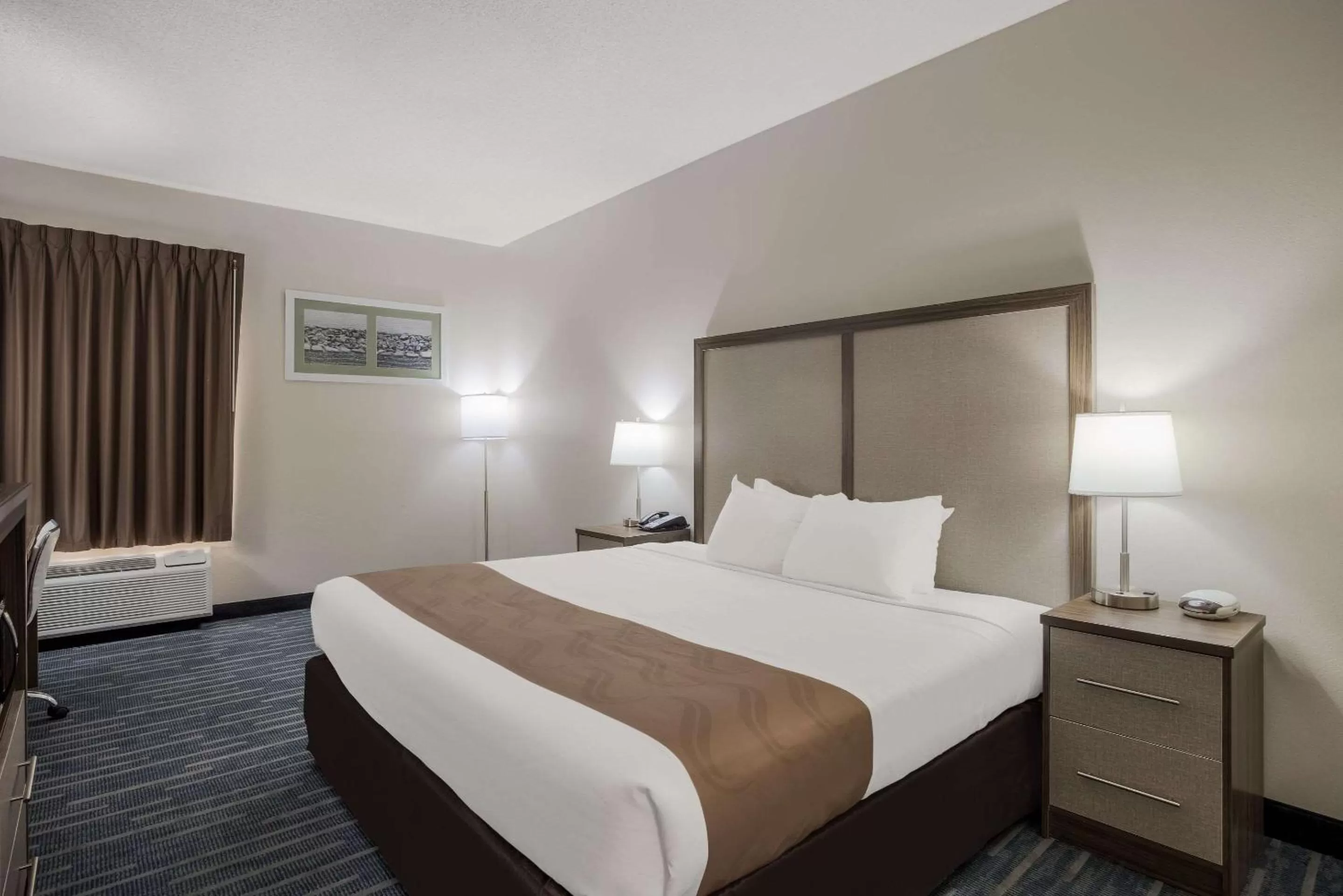 King Room - Non-Smoking - Upper Floor in Quality Inn