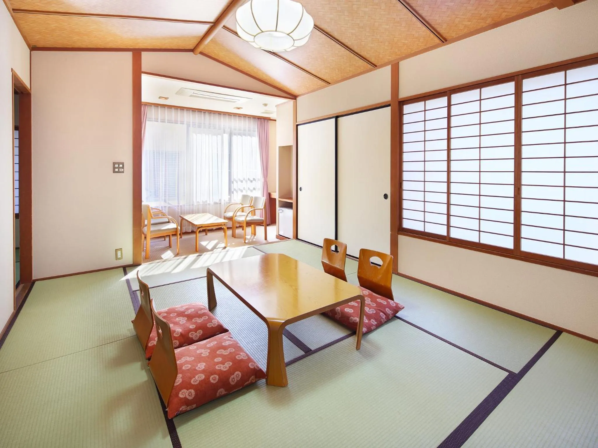 Japanese-Style Family Room with Private Bathroom in Hakonenomori Okada