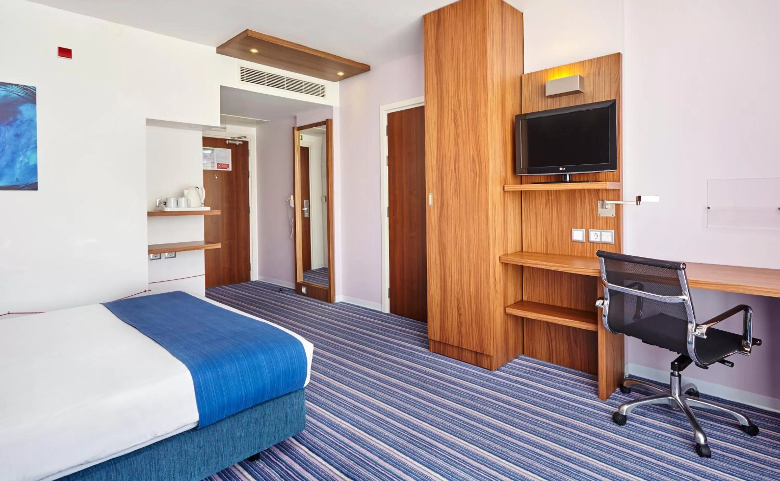 Standard Double Room with Free Breakfast - Accessible in Holiday Inn Express Lisbon Alfragide by IHG