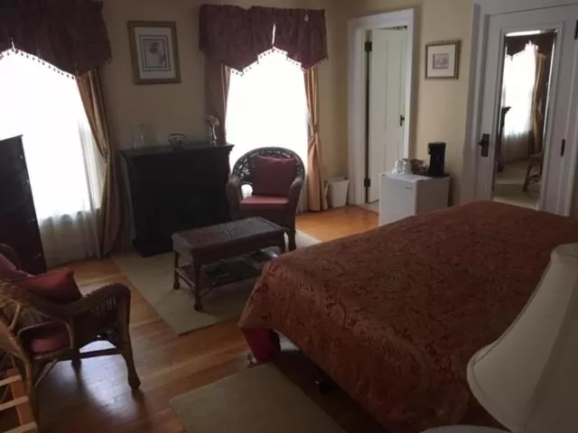 King Room with Garden View in Four Creeks Bed&Breakfast