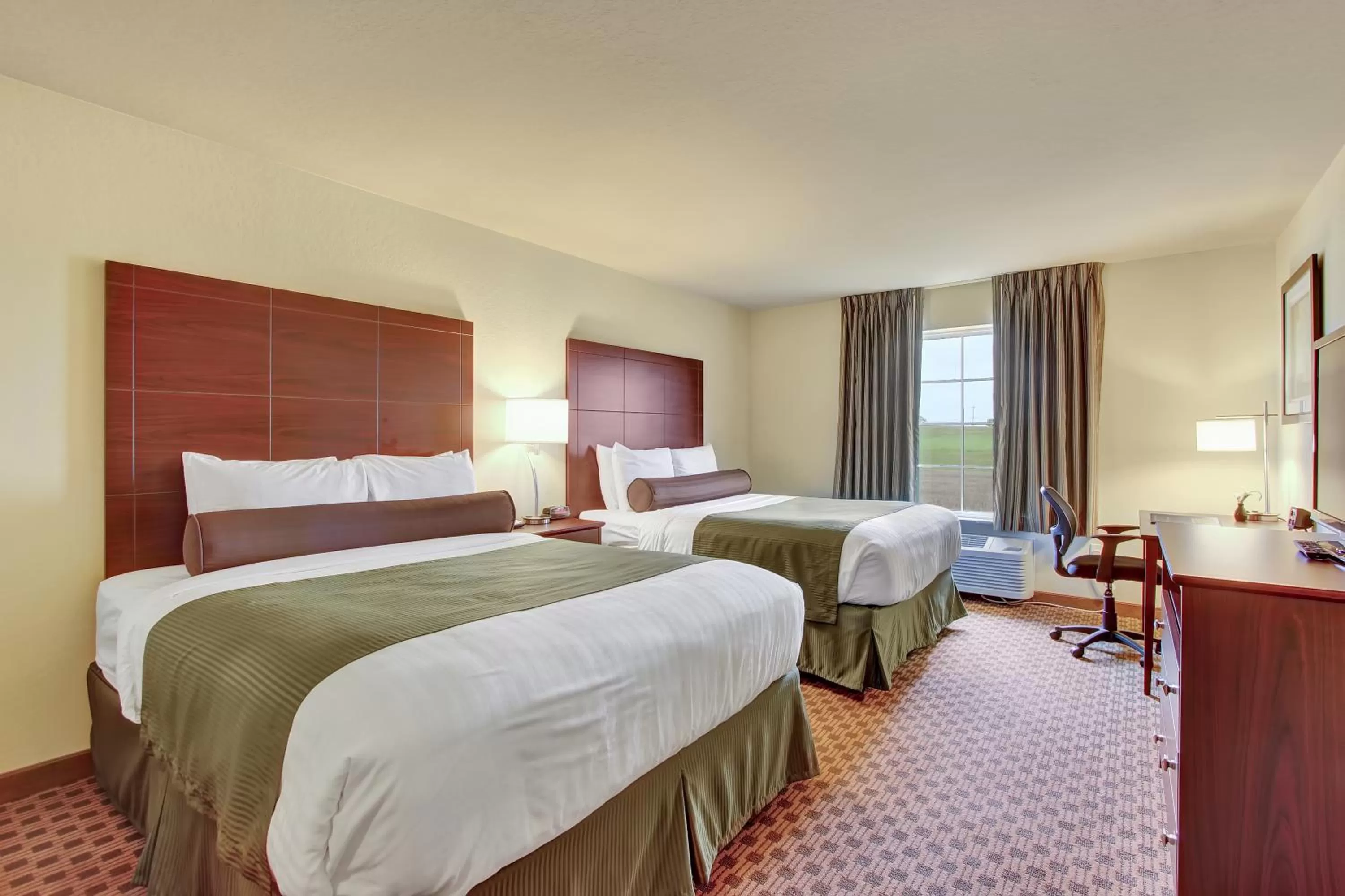 Queen Room - Disability Access in Cobblestone Hotel & Suites - Waynesboro