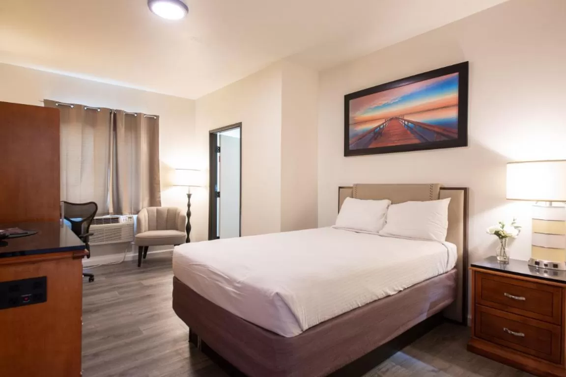 Deluxe Double Room with Bath in Anchor Pointe Inn