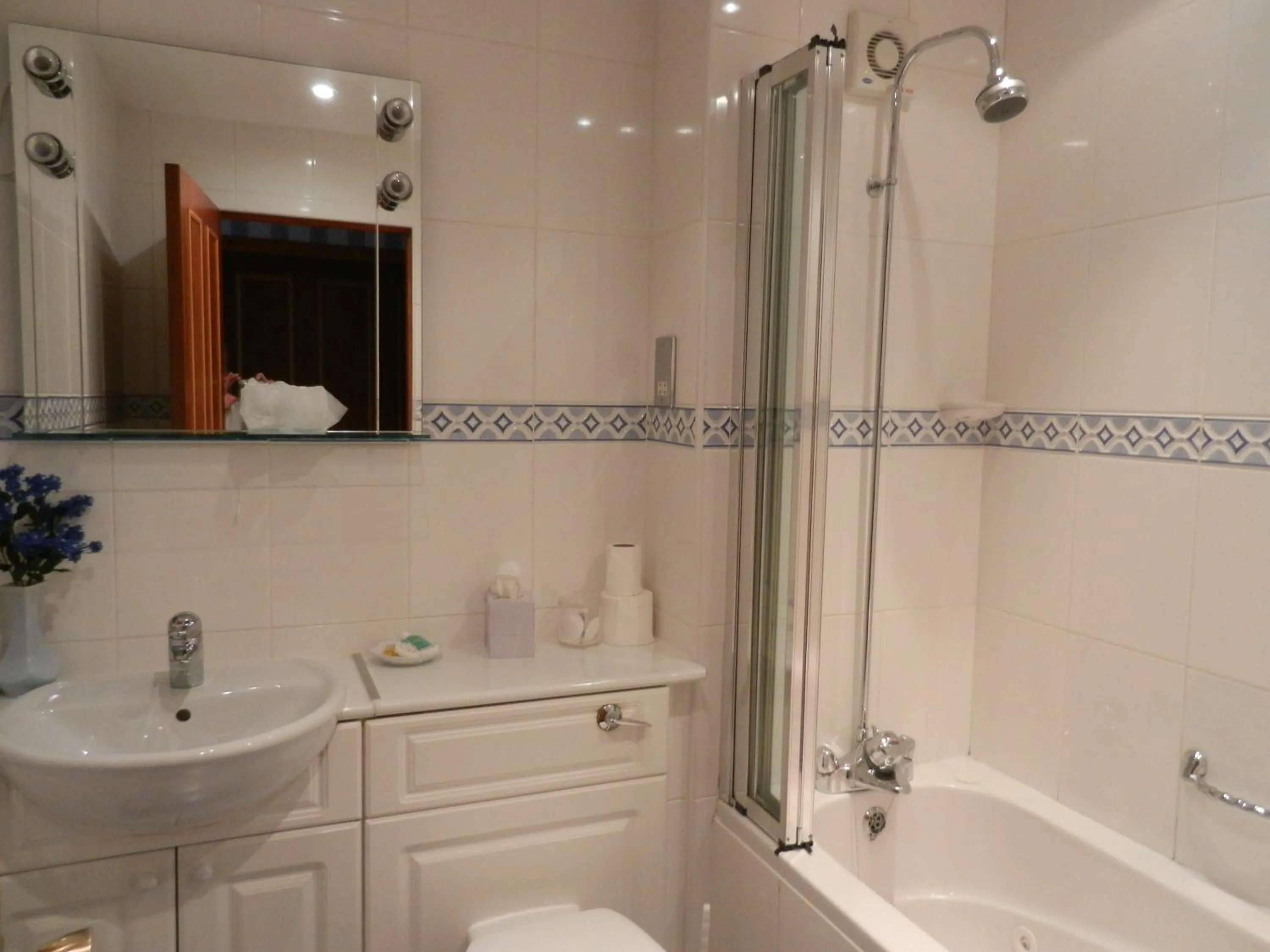 Standard Twin Room in Mansfield Castle Hotel