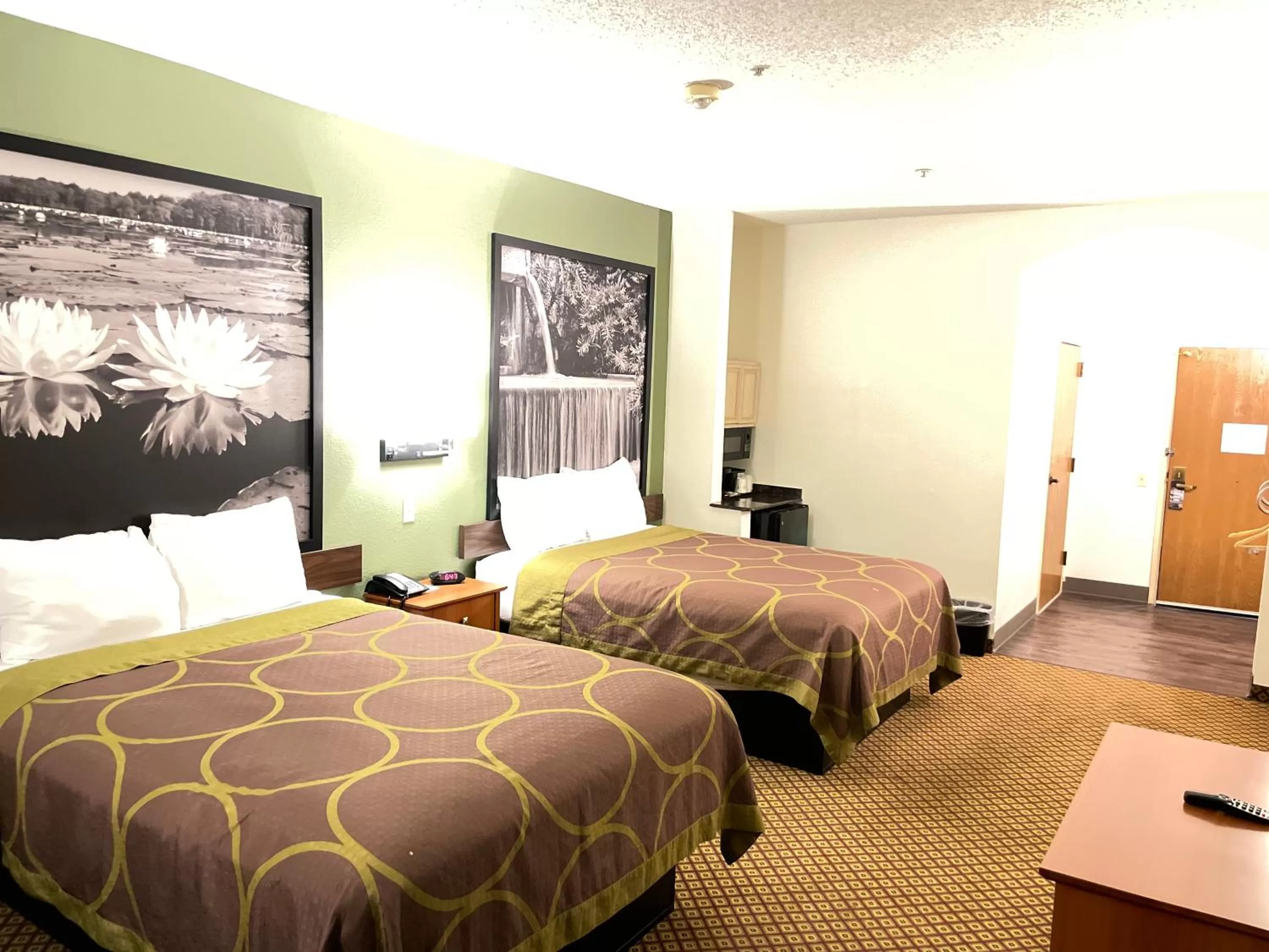 Queen Studio with Two Queen Beds and Bath Tub - Disability Access/Non-Smoking in Super 8 by Wyndham Fort Worth Downtown South