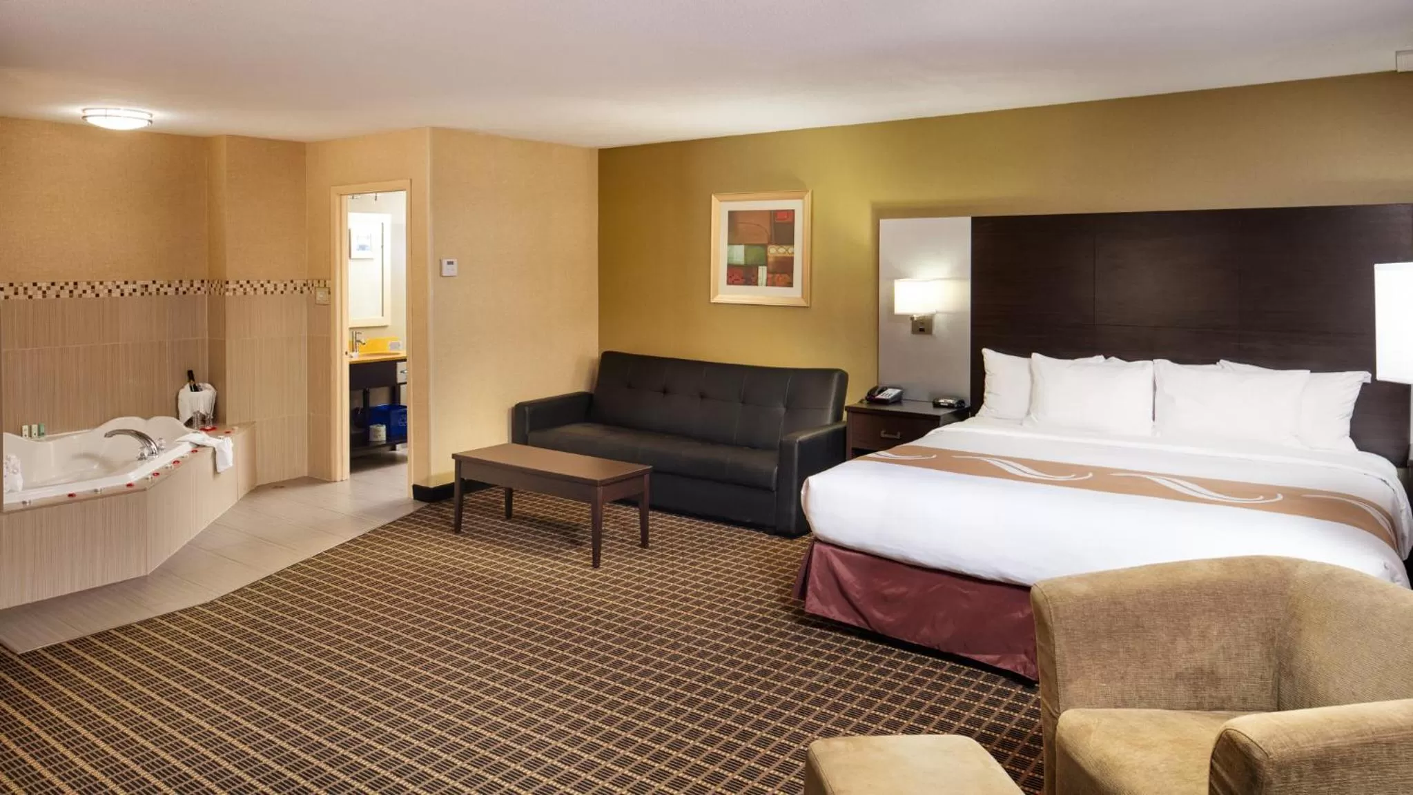 Jacuzzi Suite with King Bed in Quality Inn & Suites Windsor - Downtown
