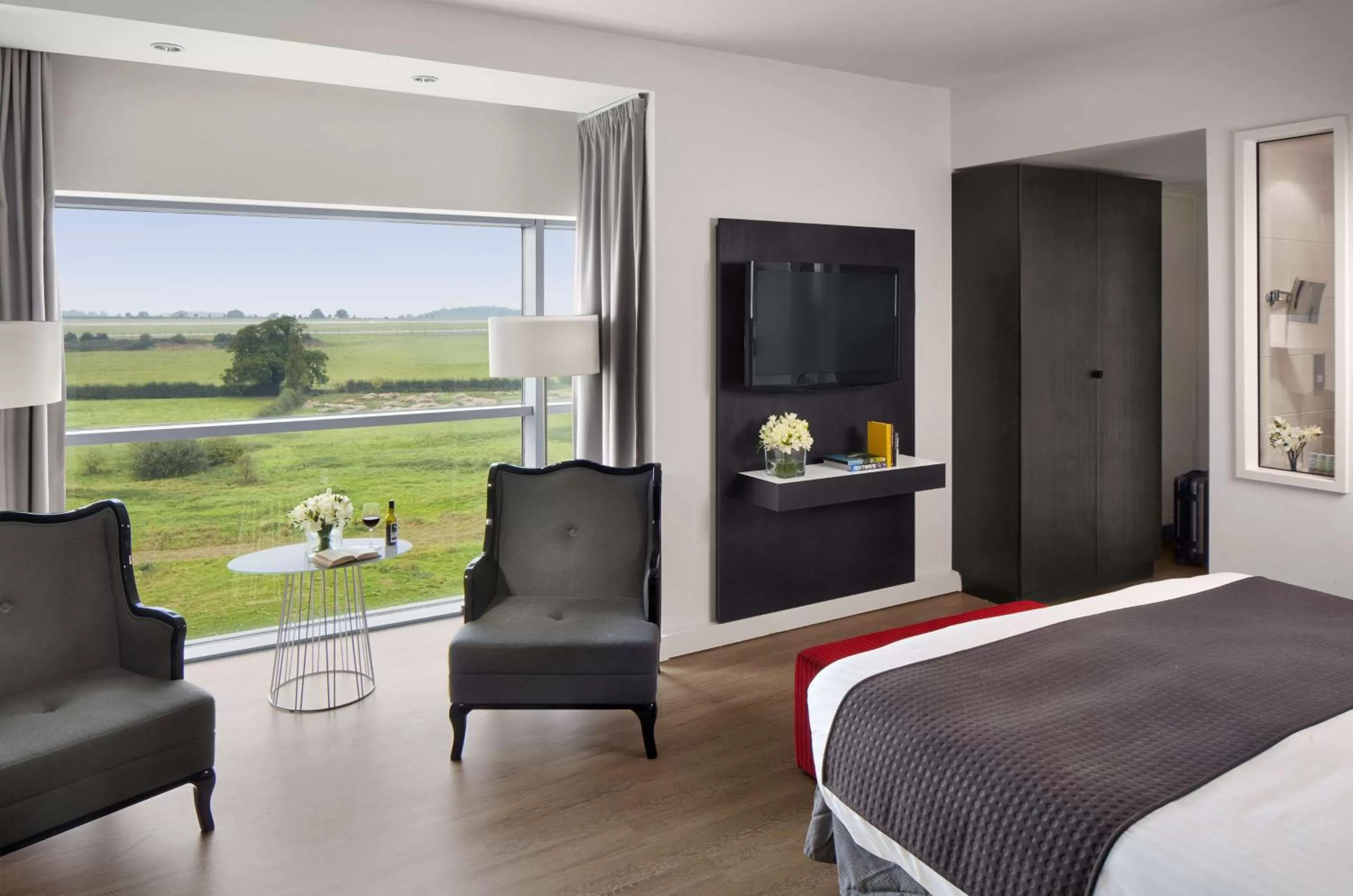 Premium Room with Runway View in Radisson Blu Hotel East Midlands Airport