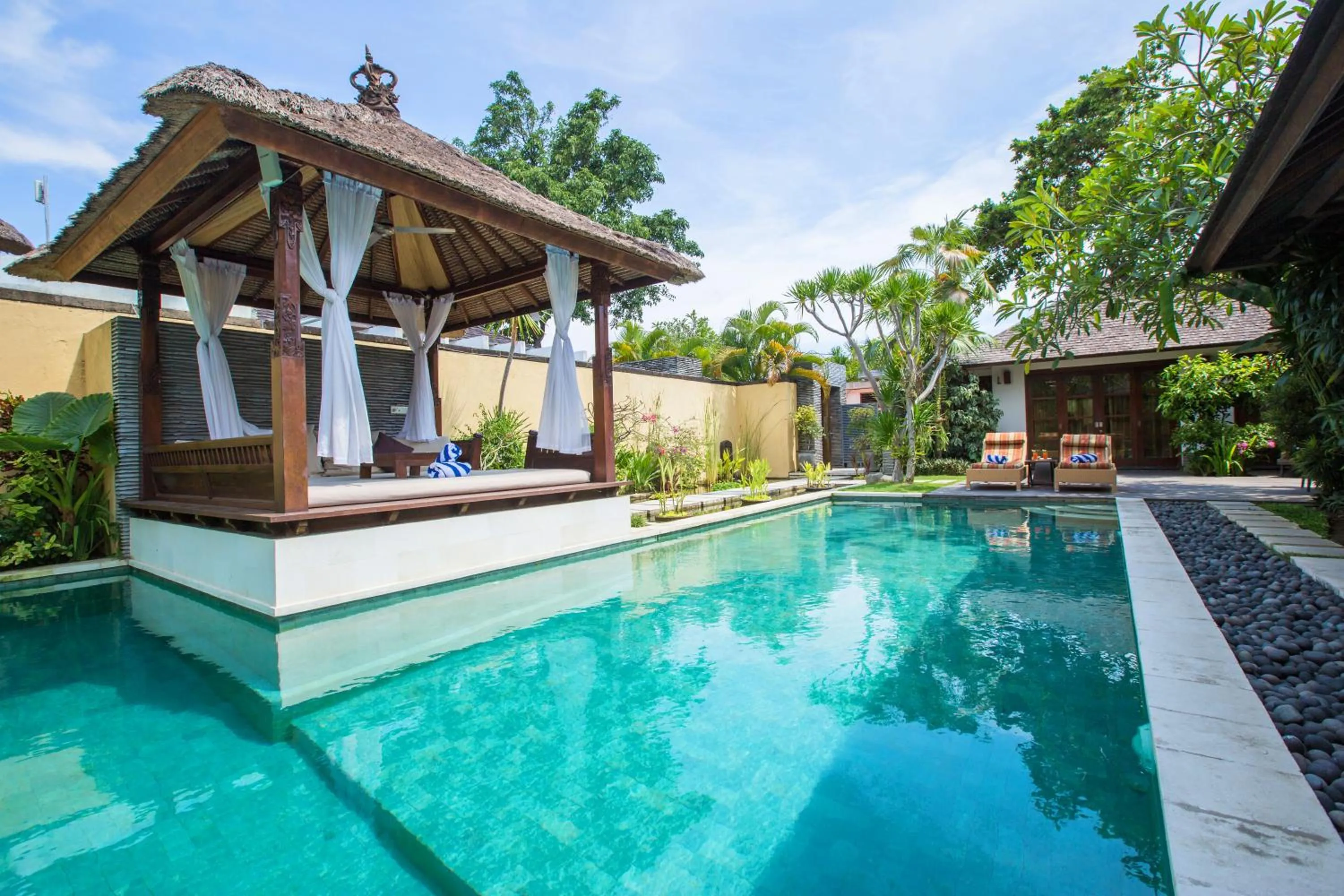 Four-Bedroom Villa with Private Pool and Airport Pick-Up and Floating Breakfast in Villa Seriska Satu Sanur