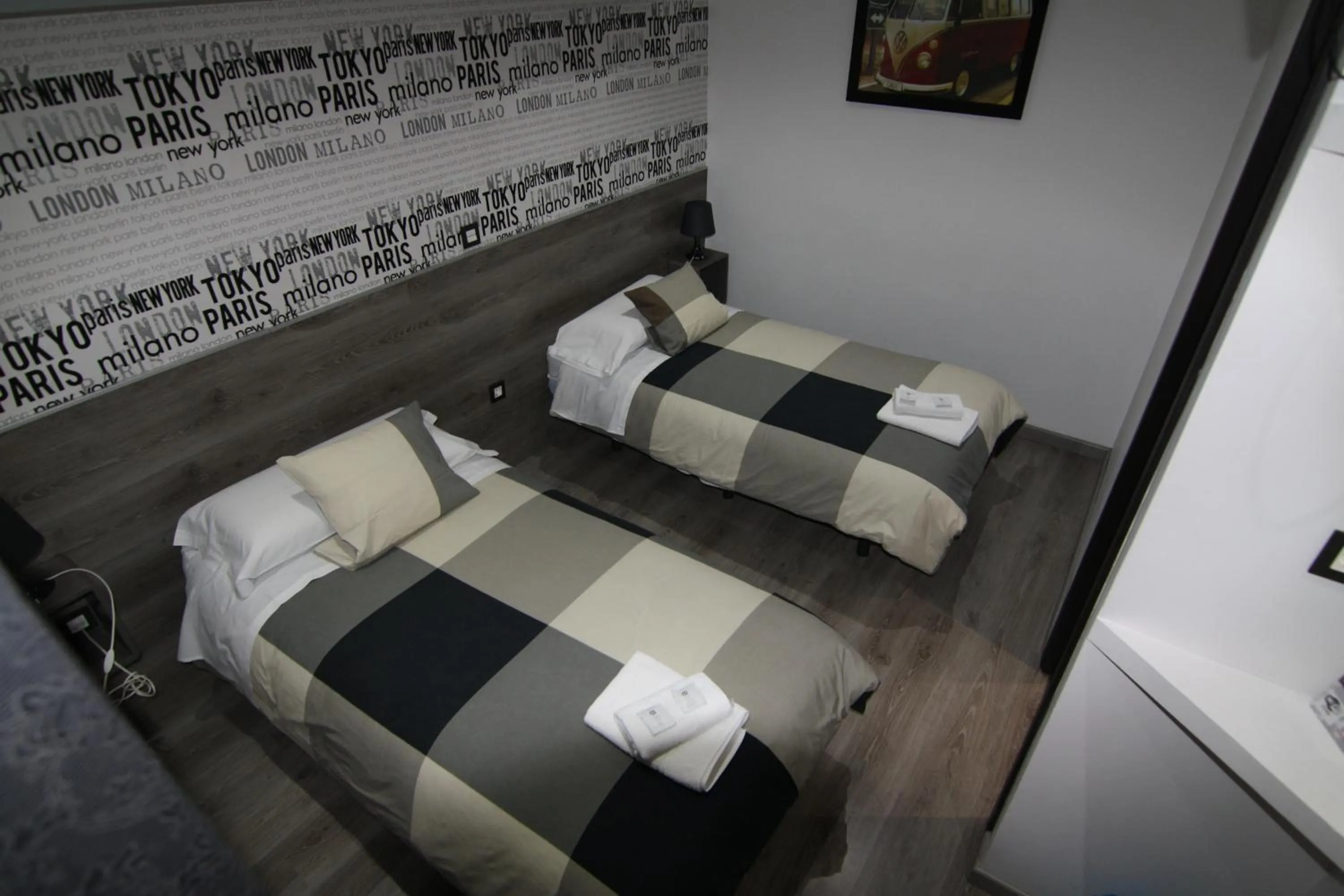 Twin Room in Hostal MH Fuencarral