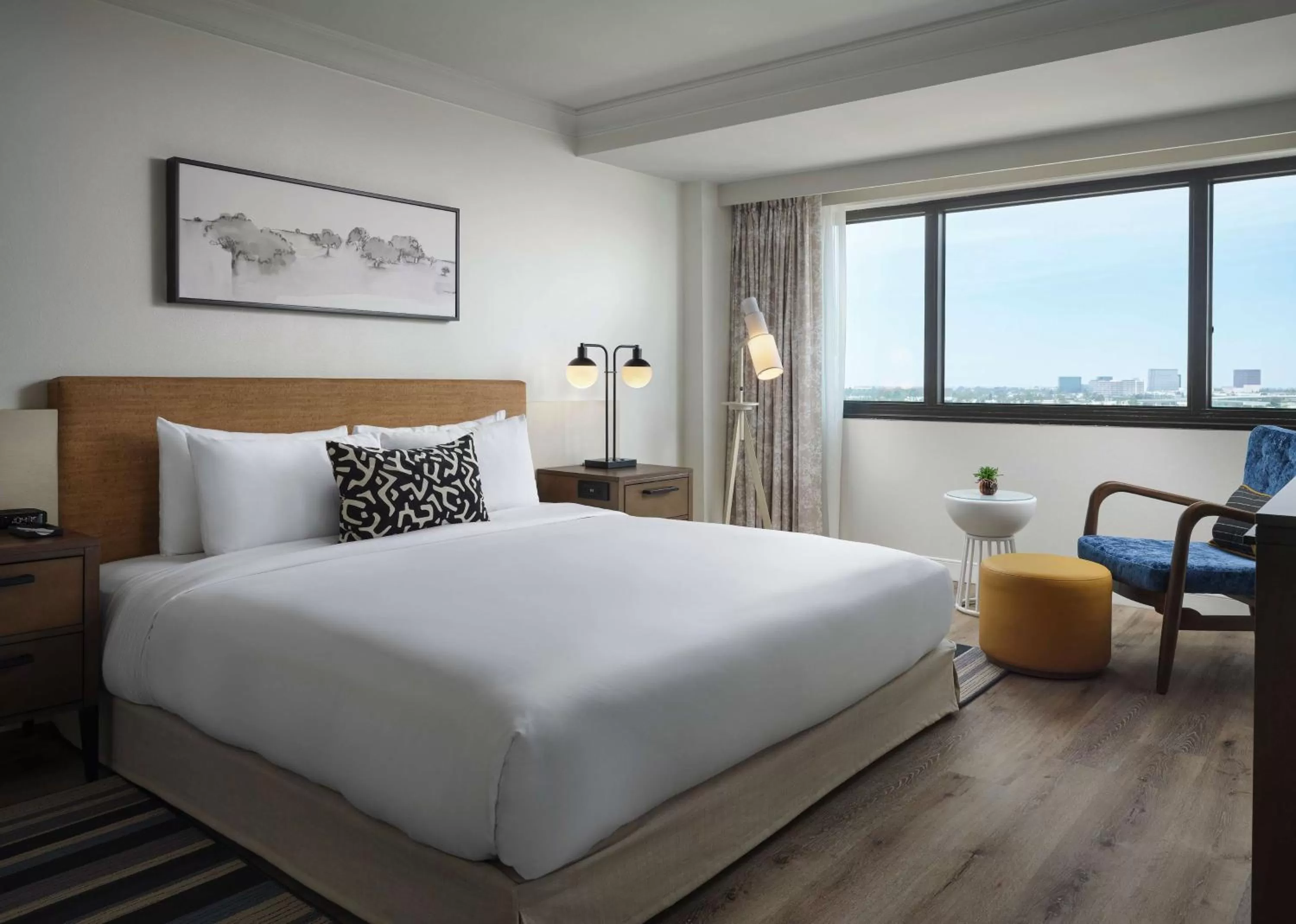 Deluxe King - High Floor in Sonesta Irvine John Wayne Airport