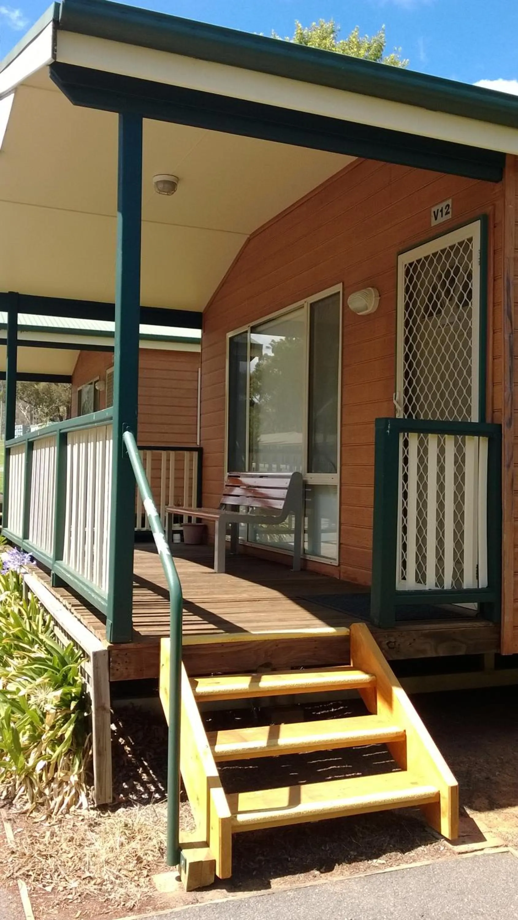 Family Villa in Canberra Carotel Motel