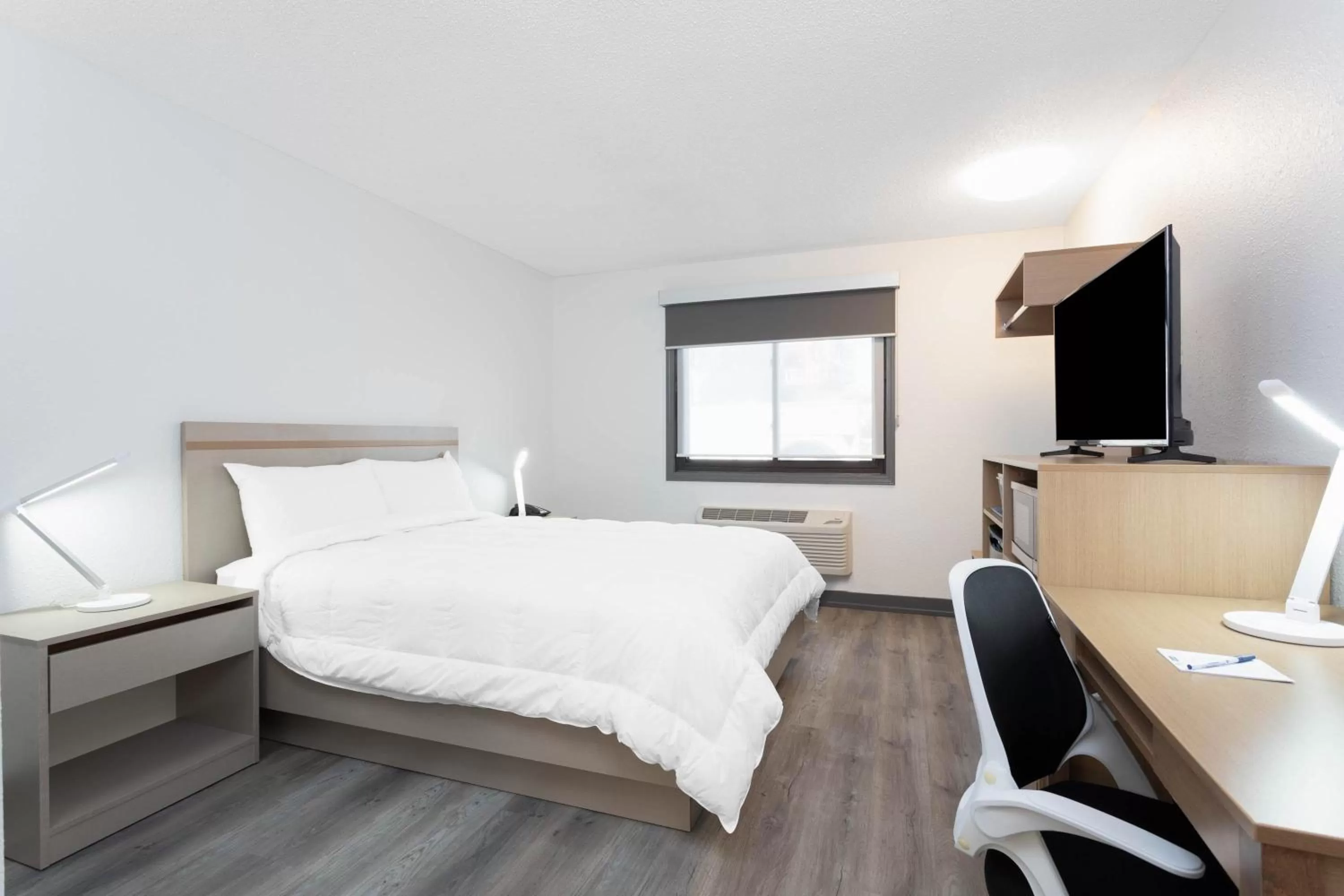 Queen Room - Mobility Access/Non-Smoking in Travelodge by Wyndham Elkhart