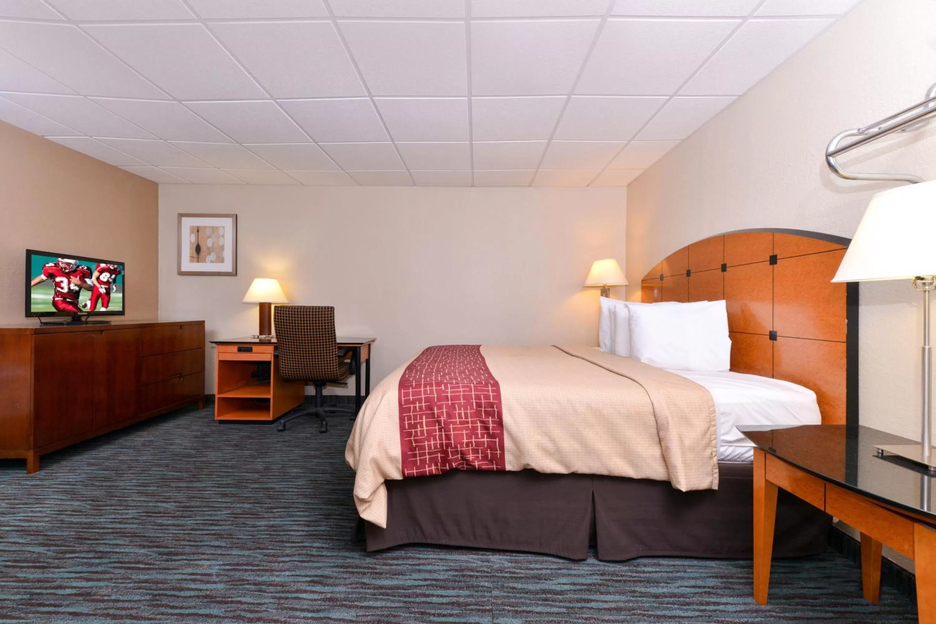 Business King Room Non-Smoking in Red Roof Inn Chambersburg