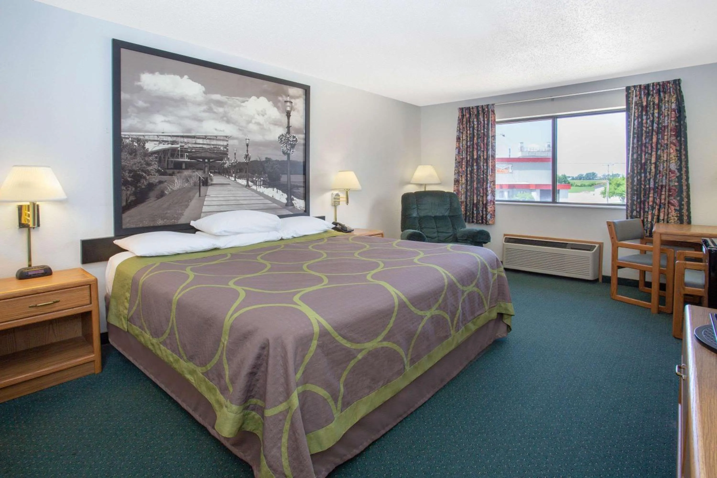 Queen Room - Non-Smoking in Super 8 by Wyndham Dewitt