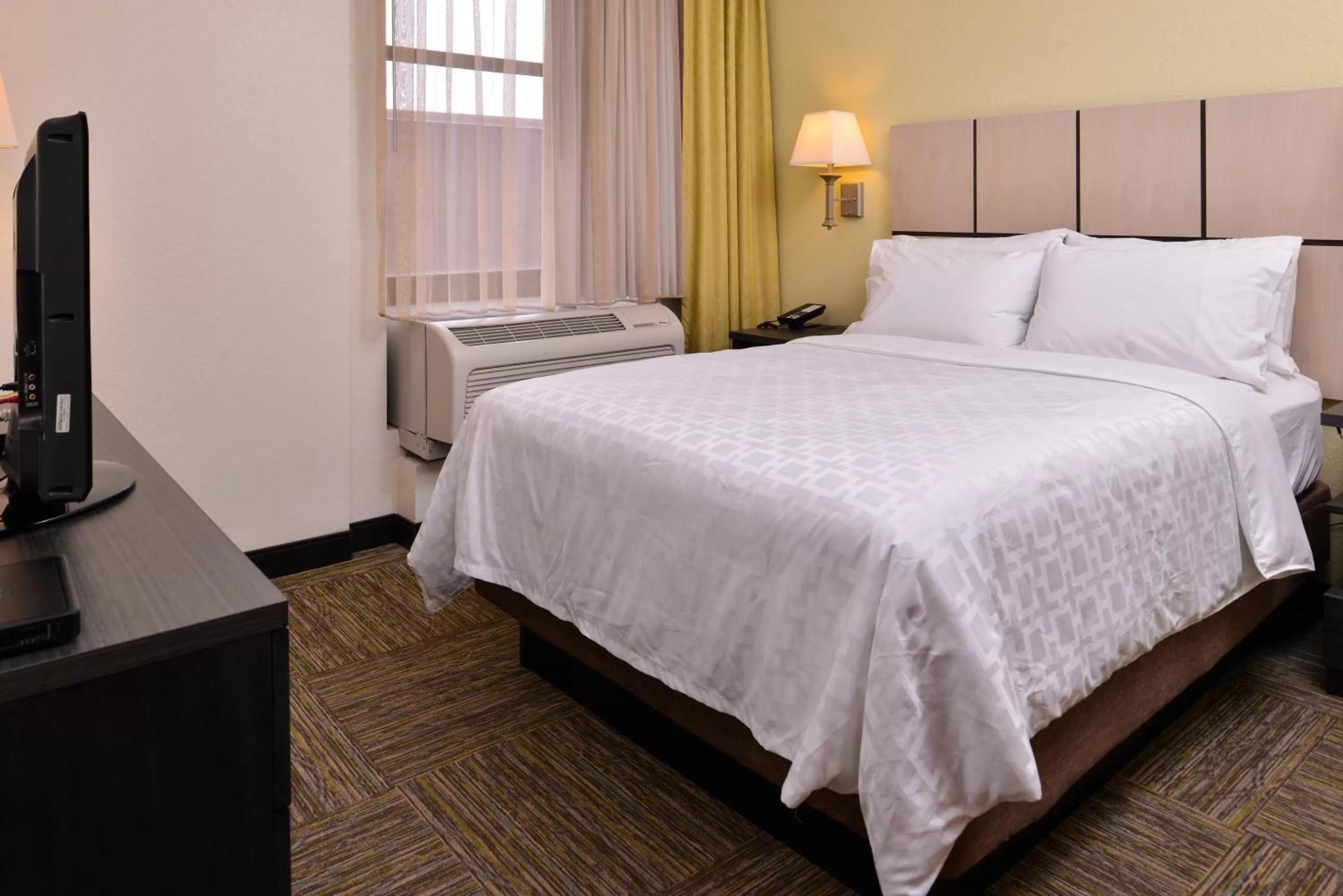 One-Bedroom Queen Suite -Non-Smoking in Candlewood Suites Terre Haute by IHG