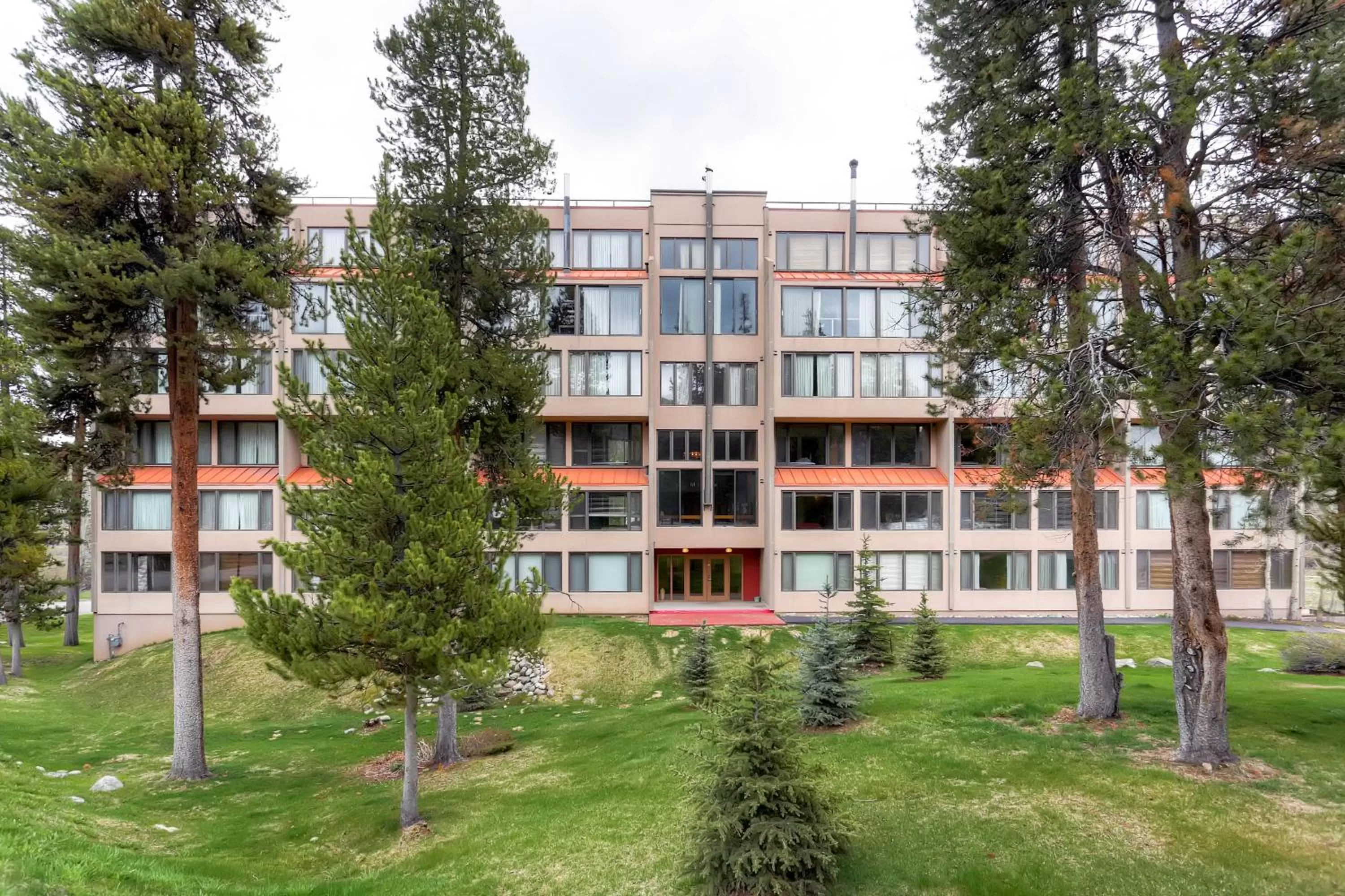 Four-Bedroom Apartment in Lakeside Village by Keystone Resort