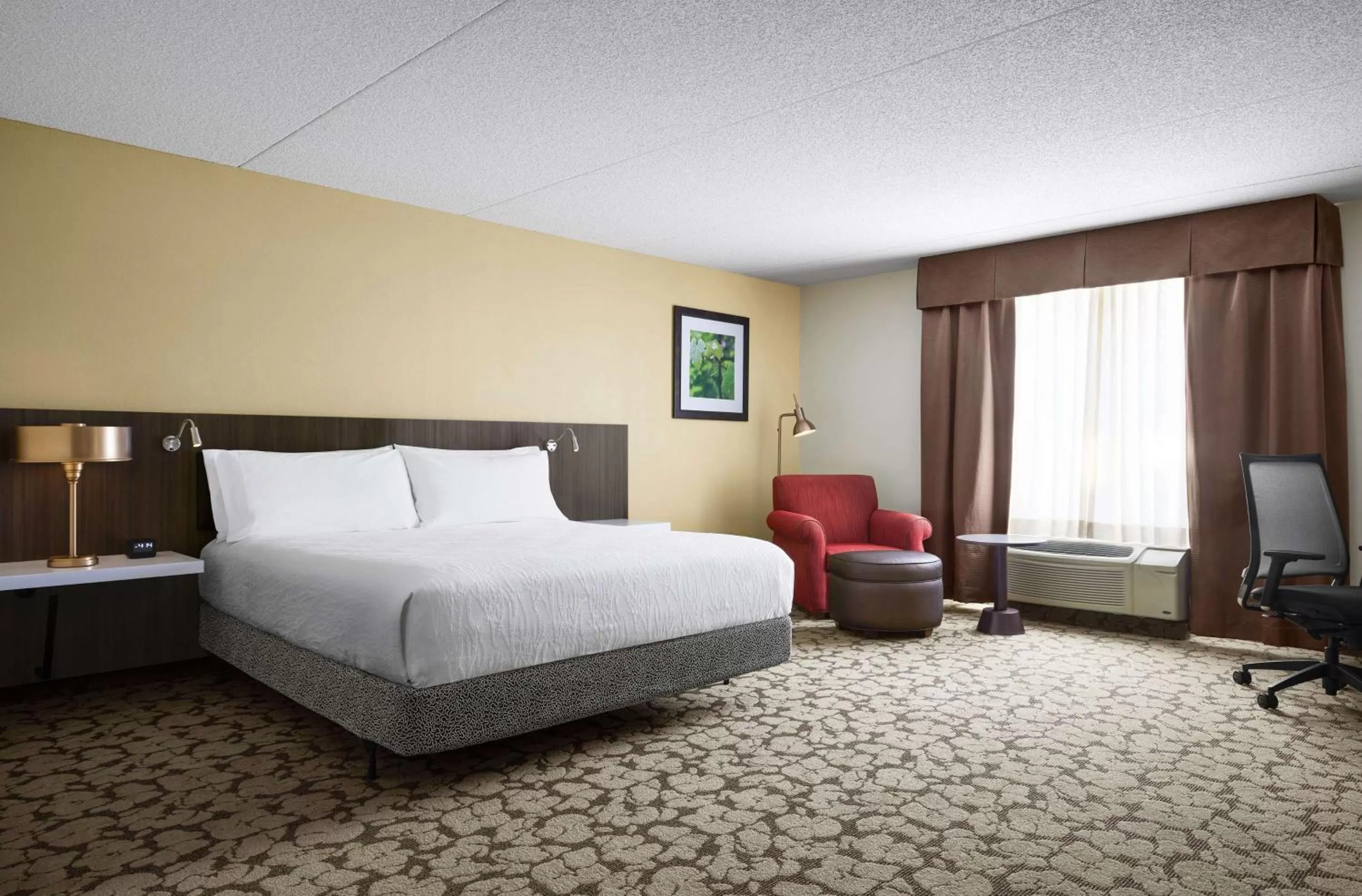 King Room with BathTub - Disability Access  in Hilton Garden Inn Providence Airport/Warwick