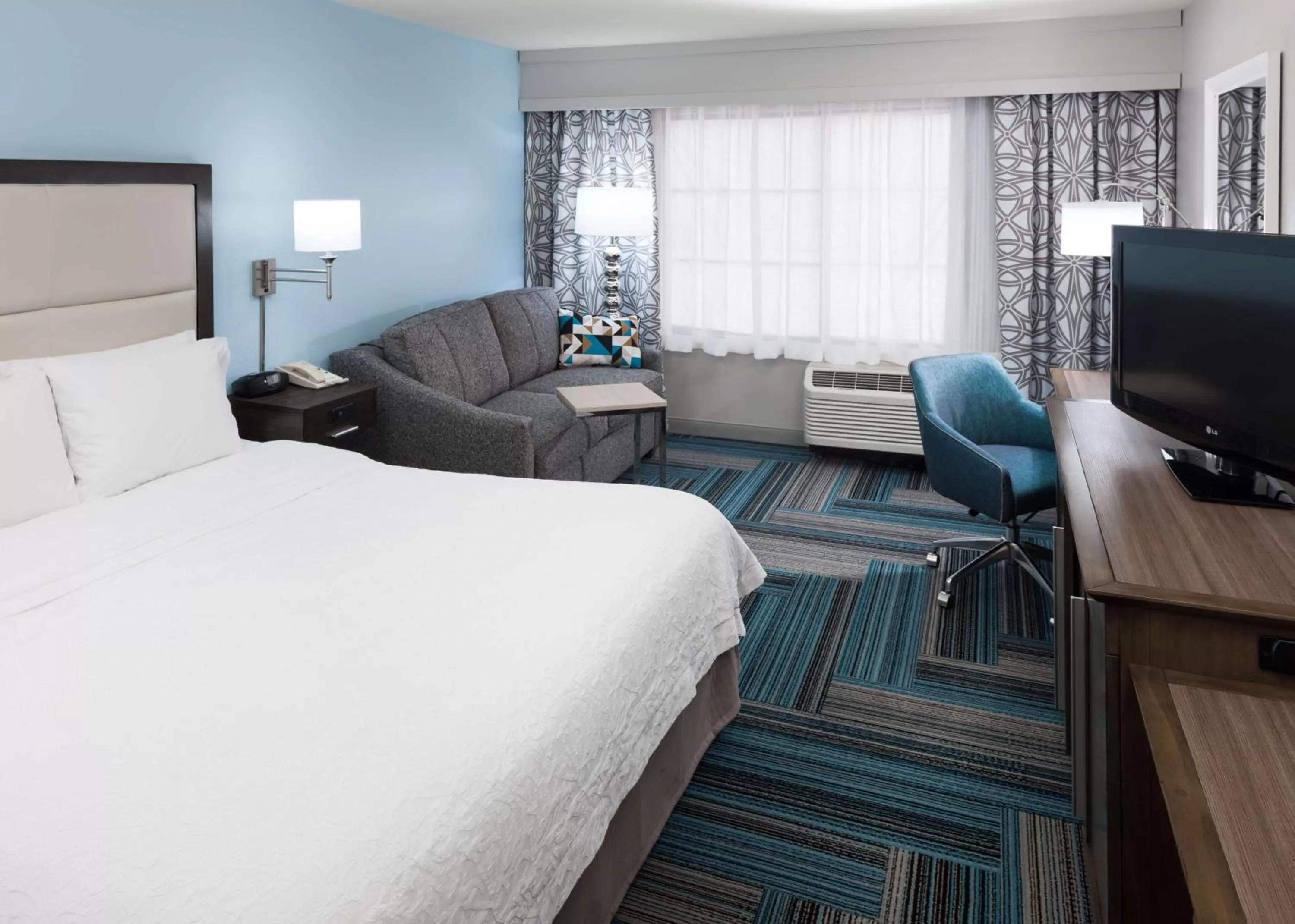 King Room with Roll-In Shower - Mobility Access/Non-Smoking in Hampton Inn San Diego Downtown