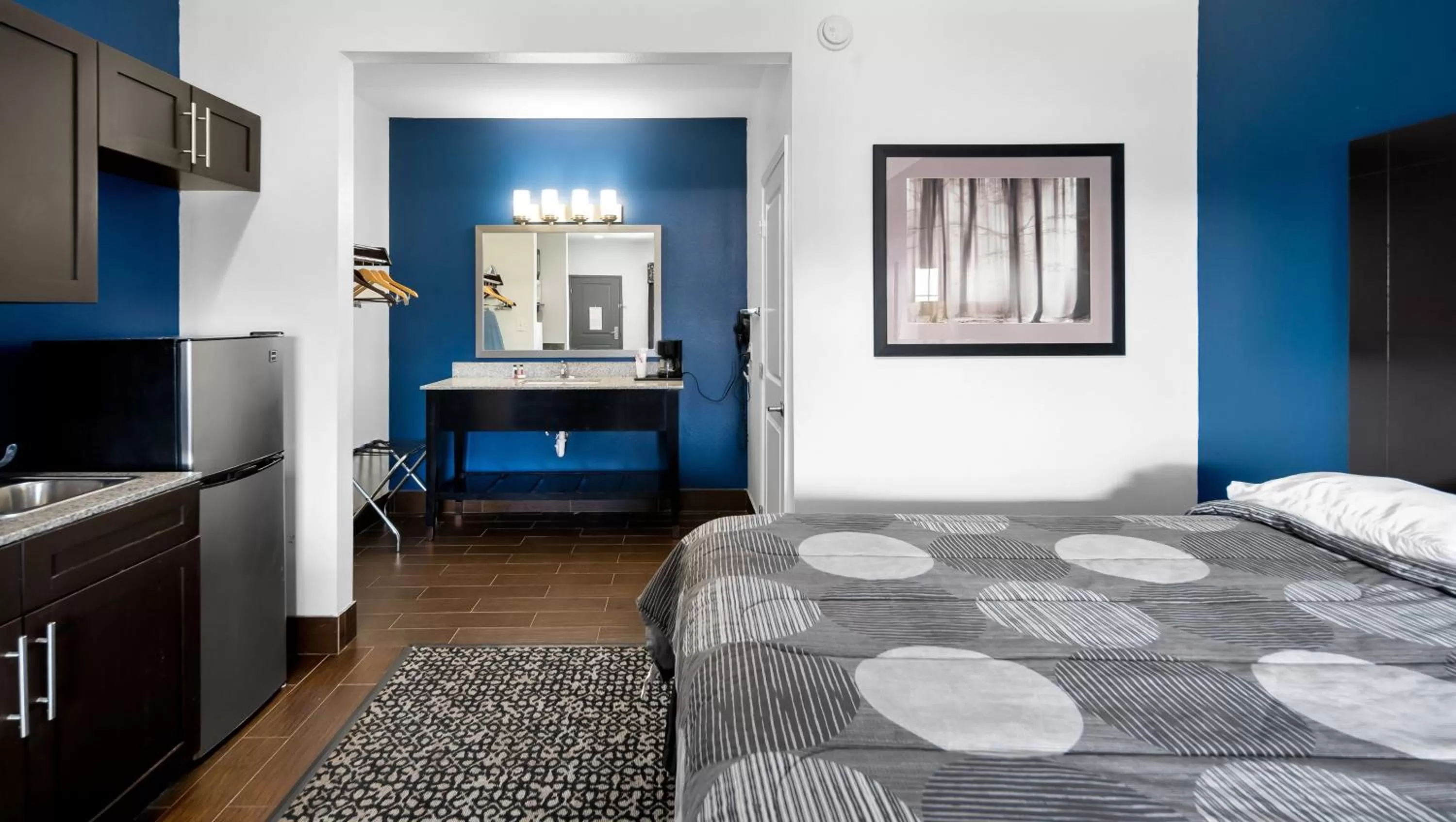 King Room with Kitchenette Accessible-Non Smoking in Belmont Inn and Suites Tatum