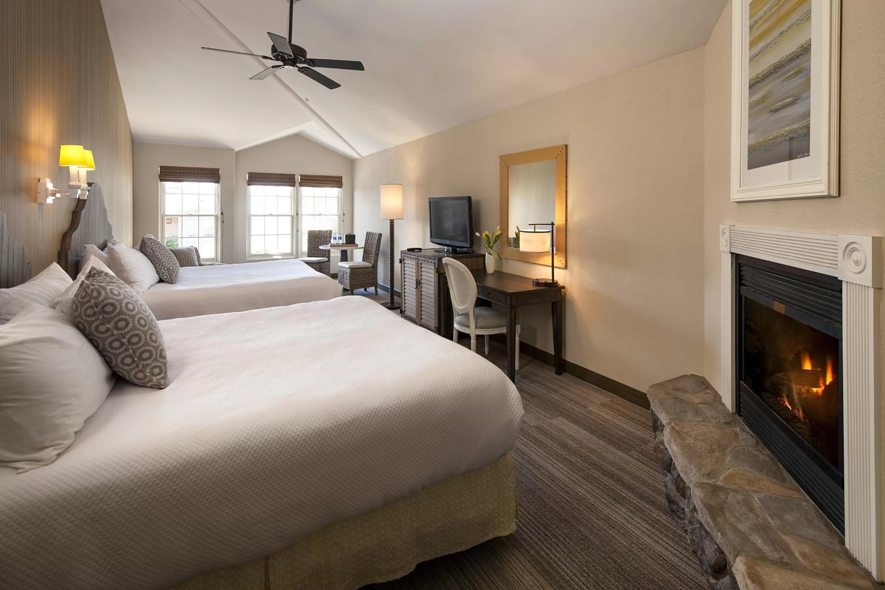 Queen Room with Two Queen Beds with Oceanfront View in Cottage Inn by the Sea