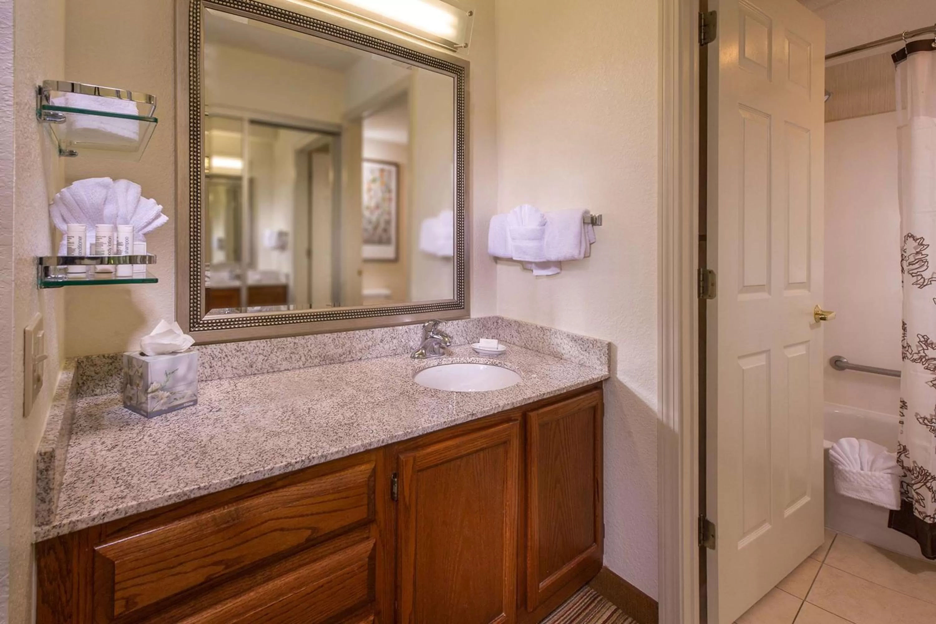 Two Bedroom Suite with Two Queen Beds in Sonesta ES Suites Charlottesville University