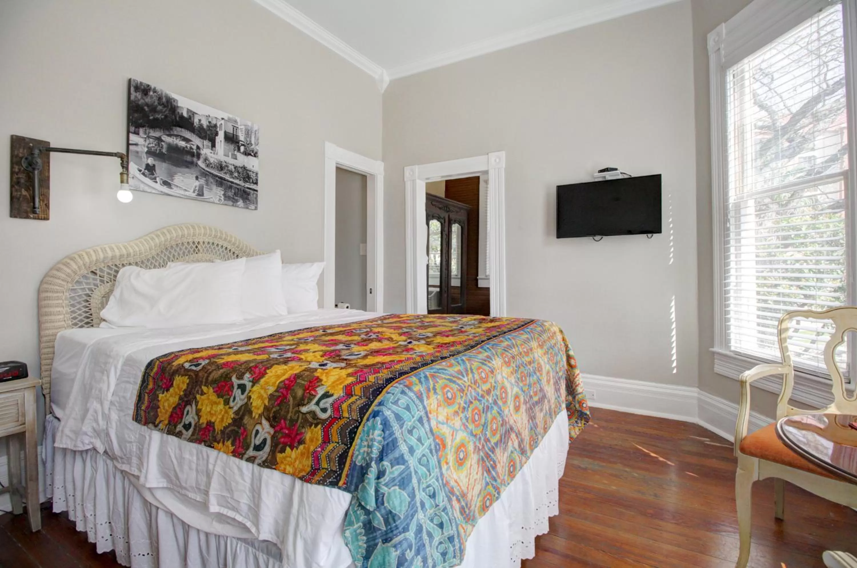 Queen Suite with Single Bed - Ground Floor in Inn on the Riverwalk