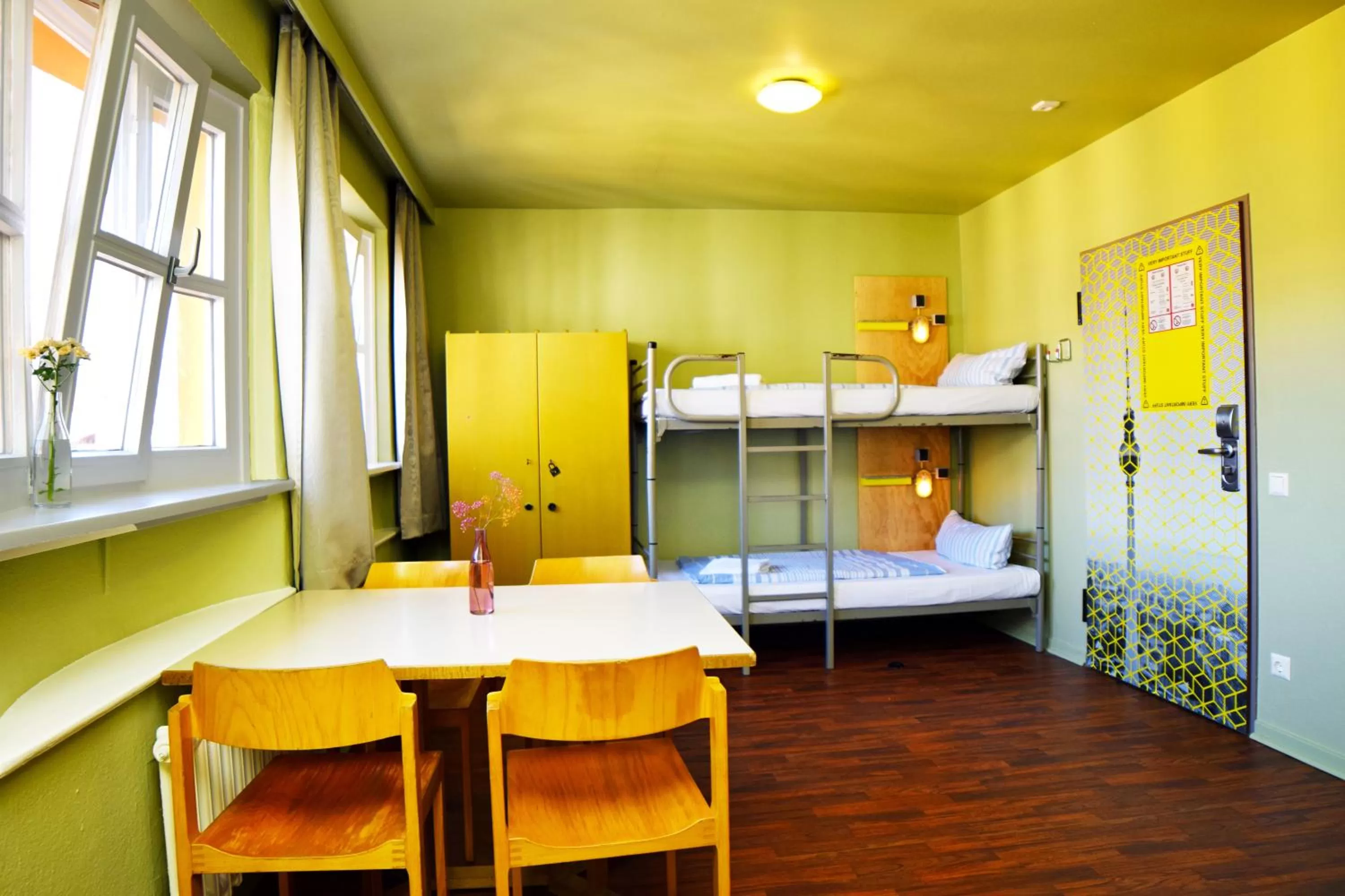 Twin Room with Shared Bathroom in Amstel House Hostel