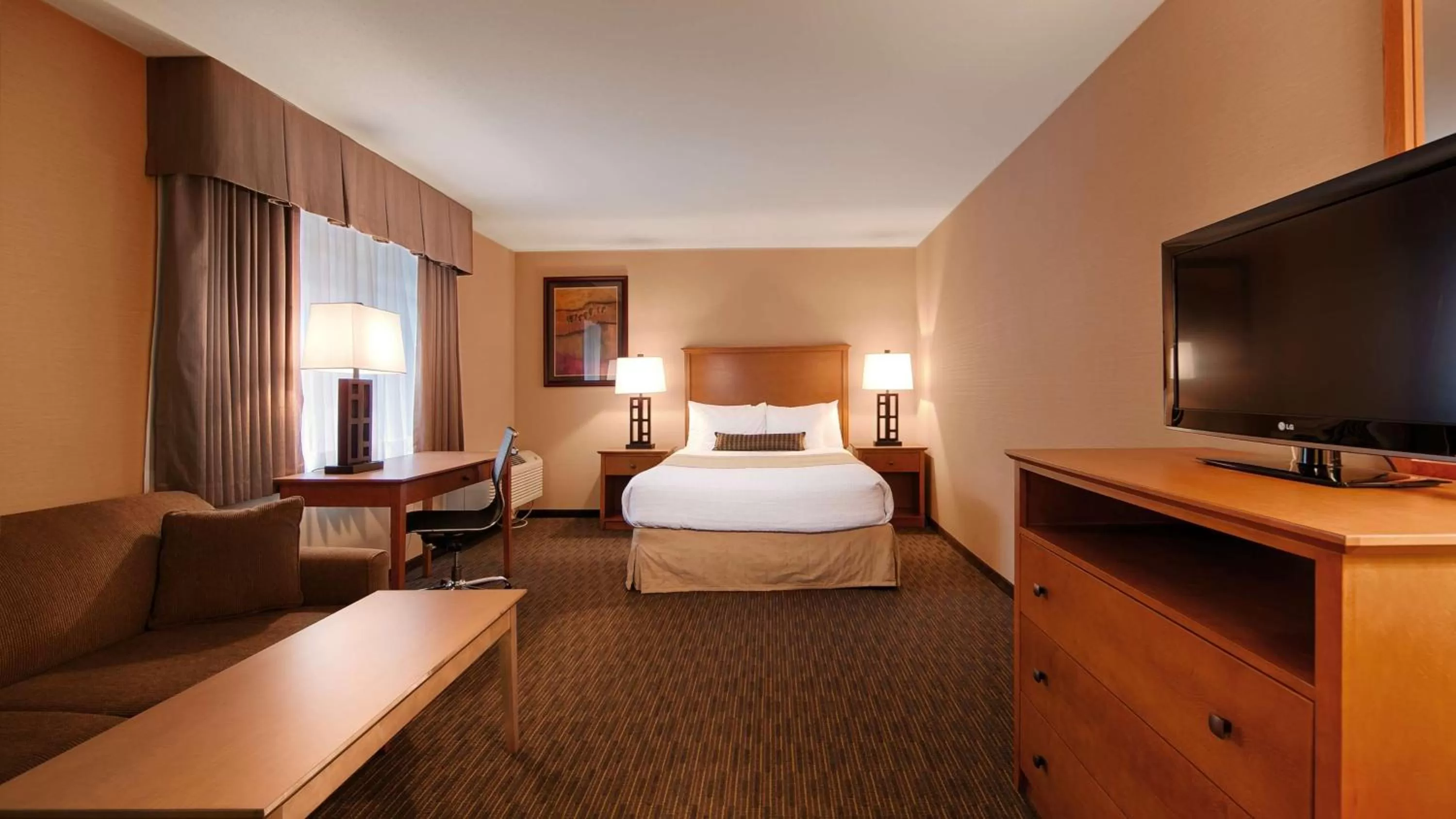 Queen Room with Sofa Bed in Best Western PLUS Mission City Lodge