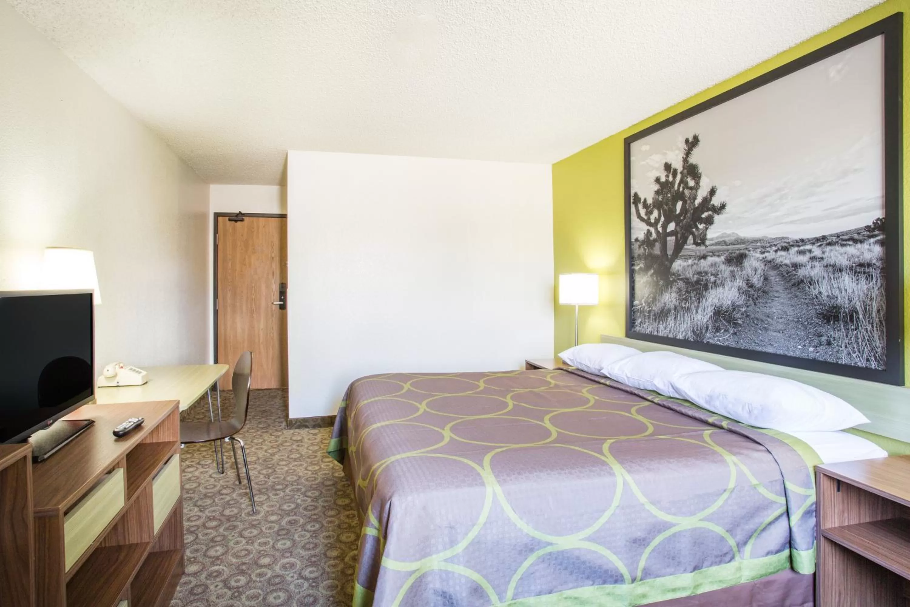 Deluxe King Suite in Super 8 by Wyndham Kingman