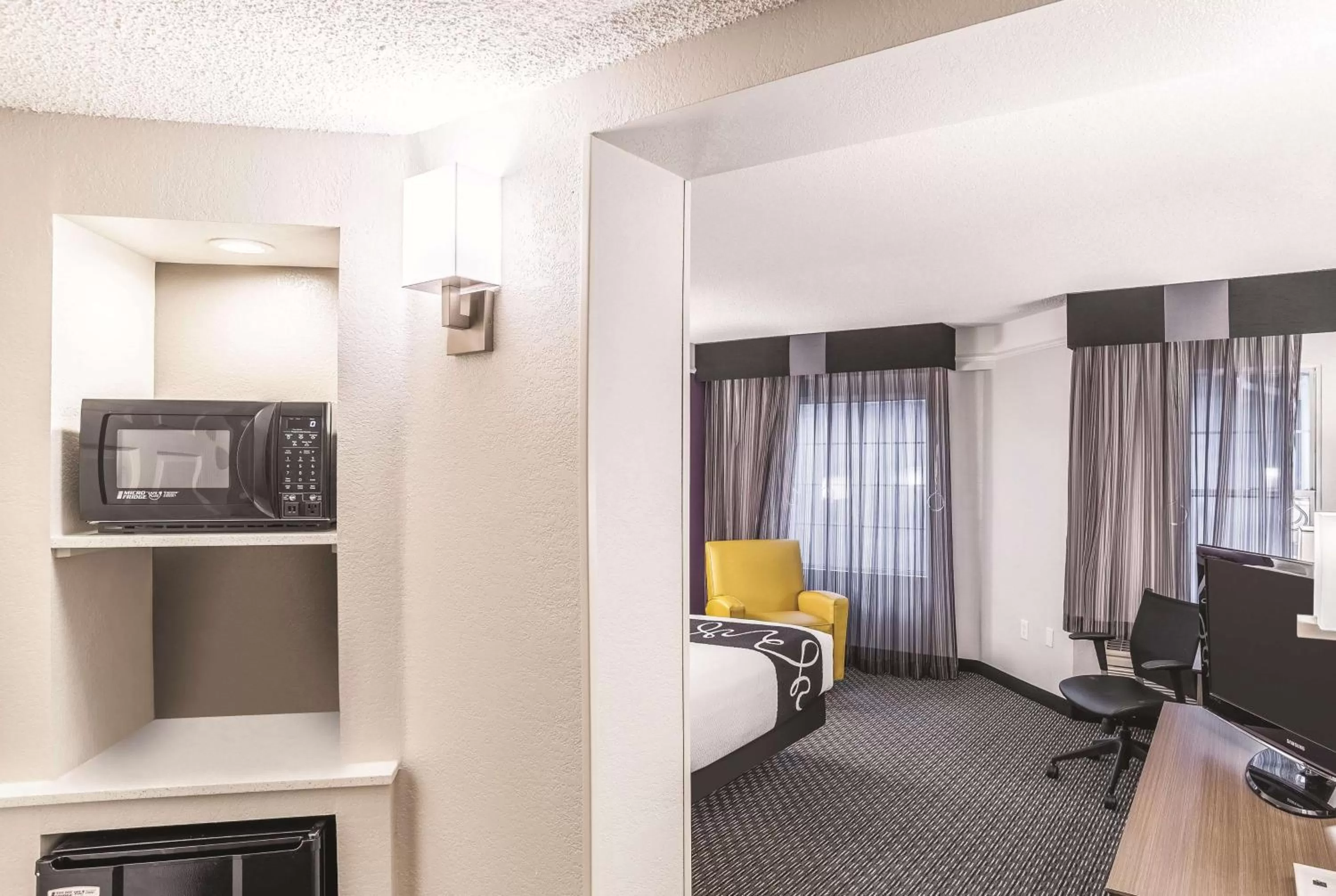 Photo of the whole room in La Quinta by Wyndham Flagstaff