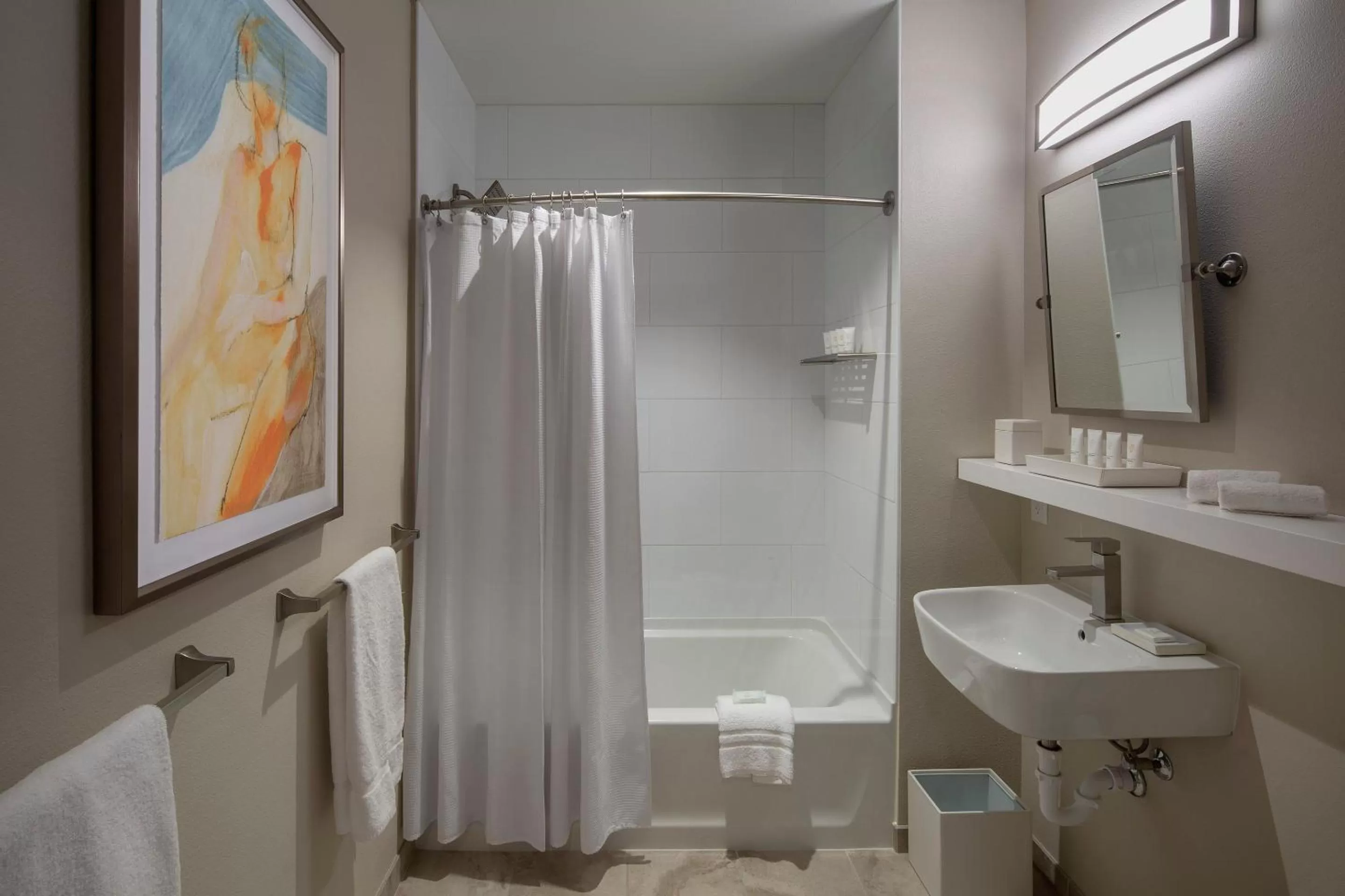 Superior Queen Room in Art House Hotel