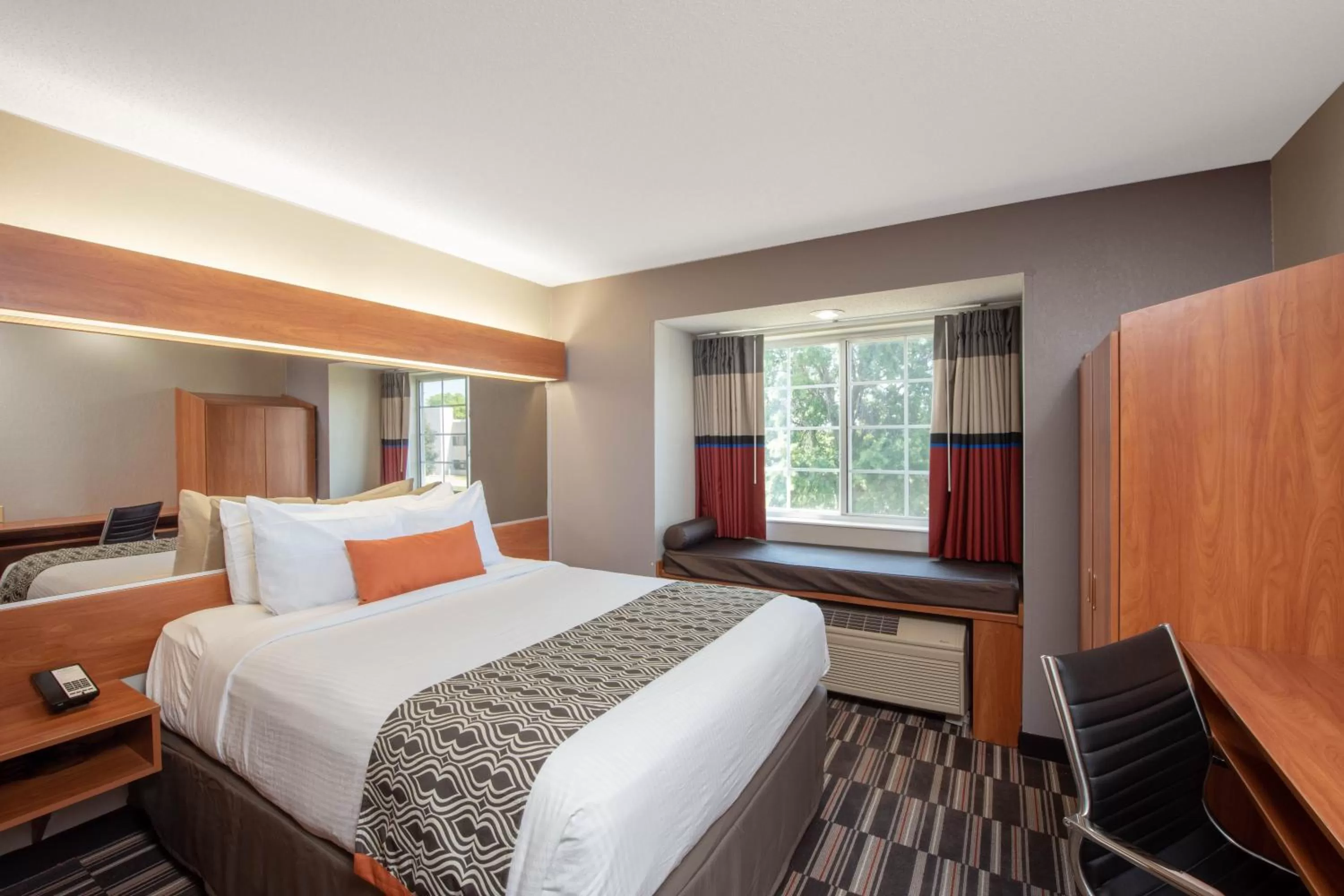 Queen Studio Suite - Non-Smoking in Microtel Inn & Suites by Wyndham Springfield