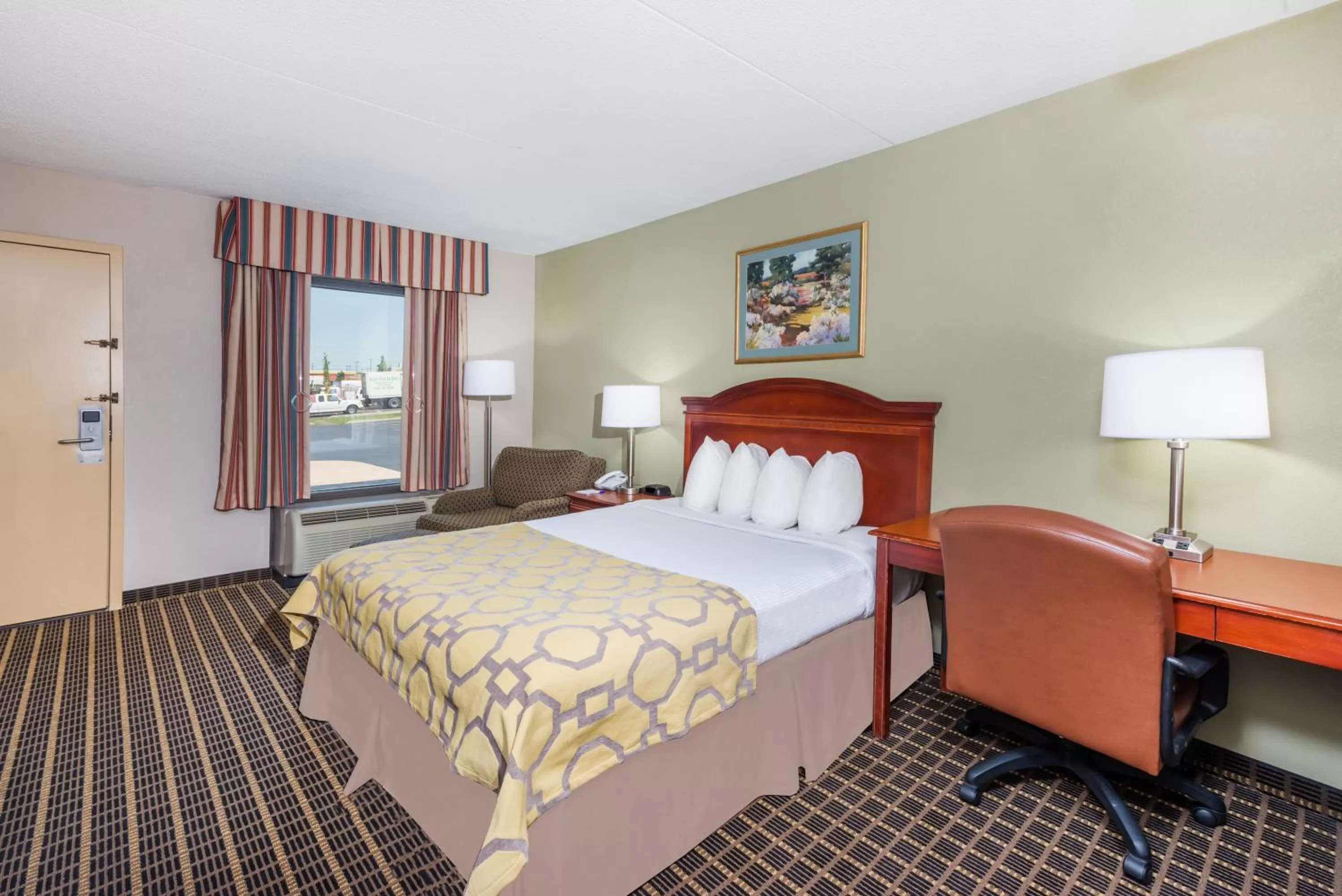 Queen Room - Non-Smoking in Baymont by Wyndham Clarksville Northeast