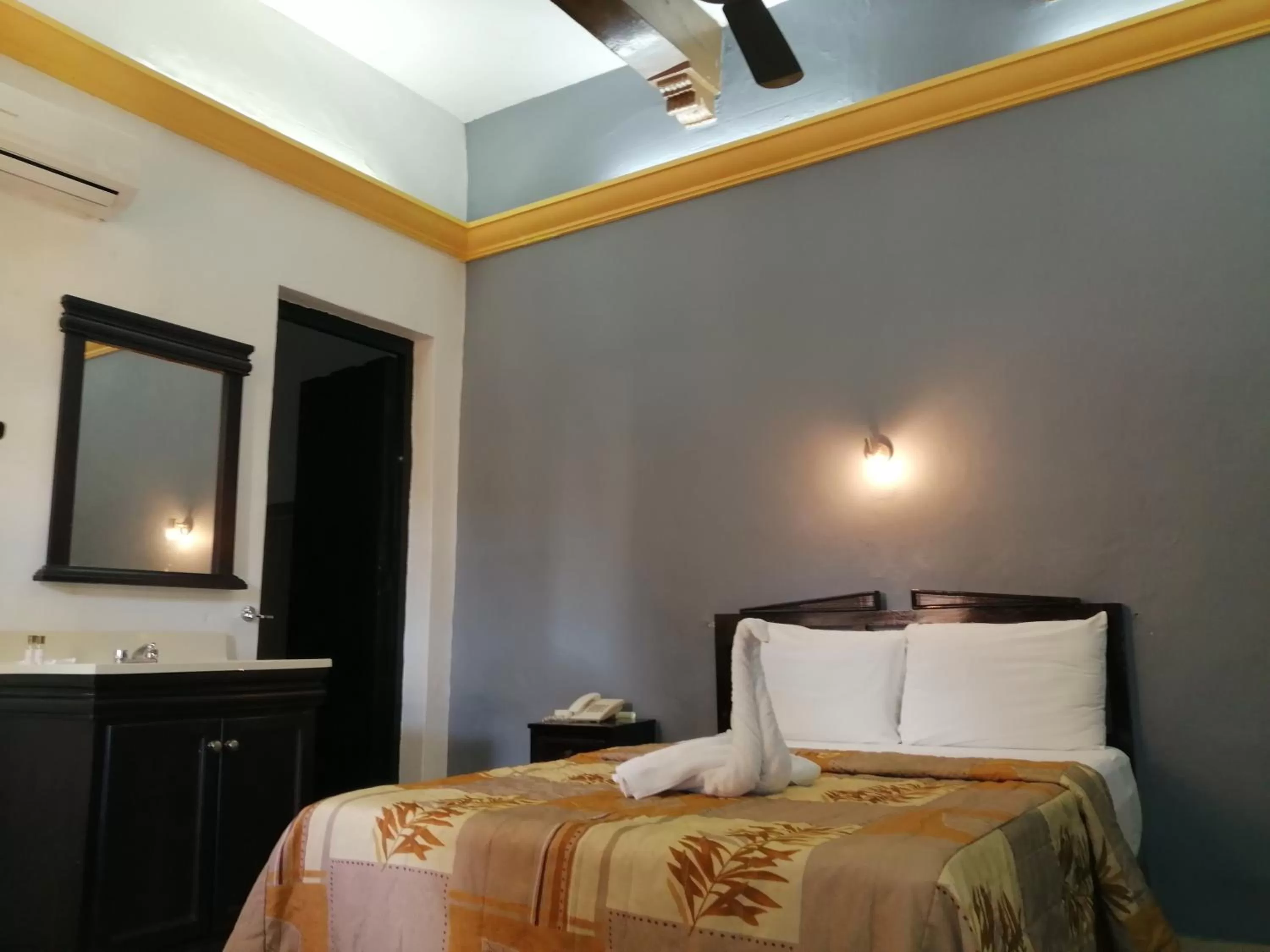 Standard Queen Room in Hotel Montejo