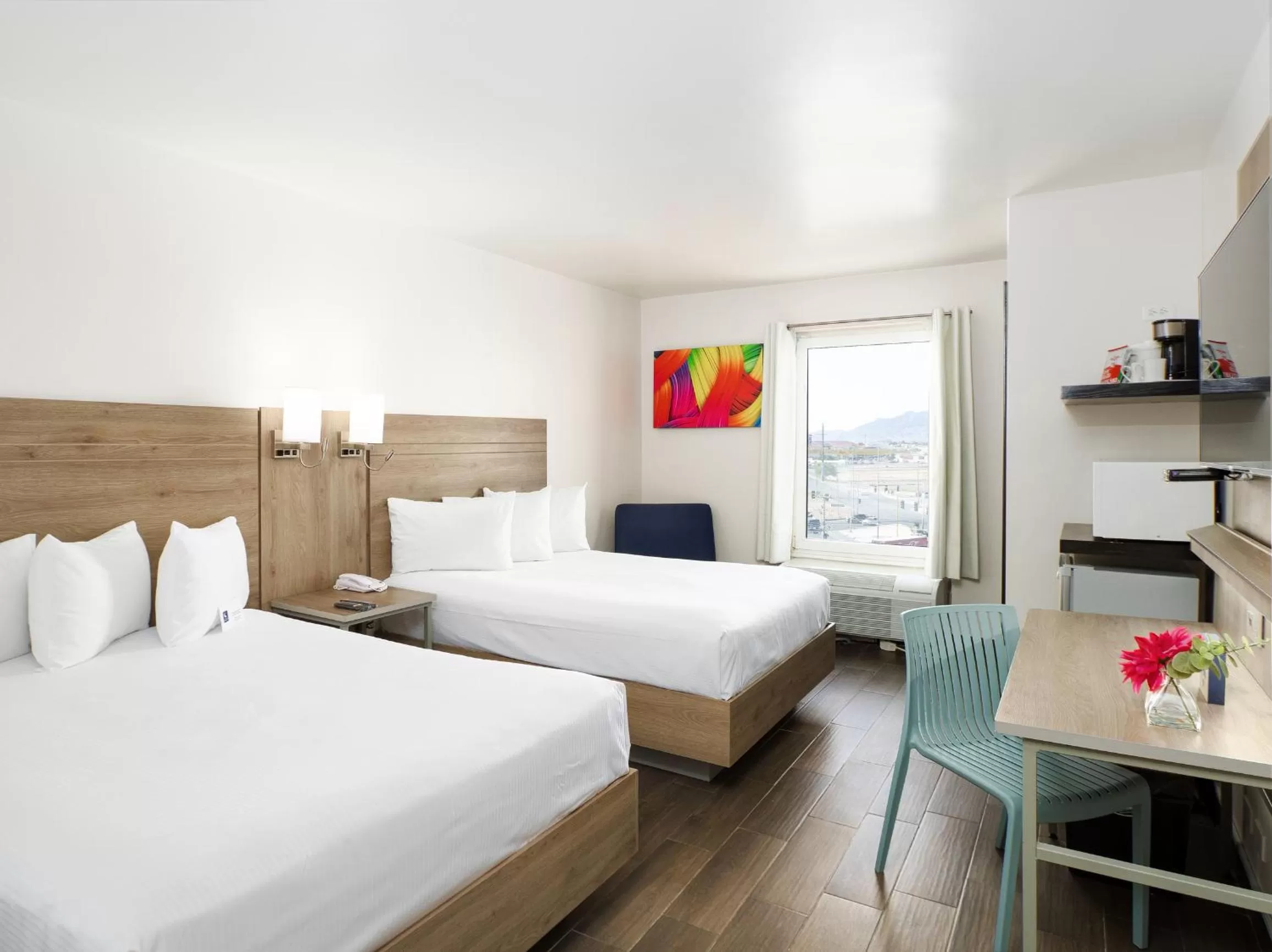 Standard Double Room with Two Double Beds in Hotel Mesaluna Near American Consulate